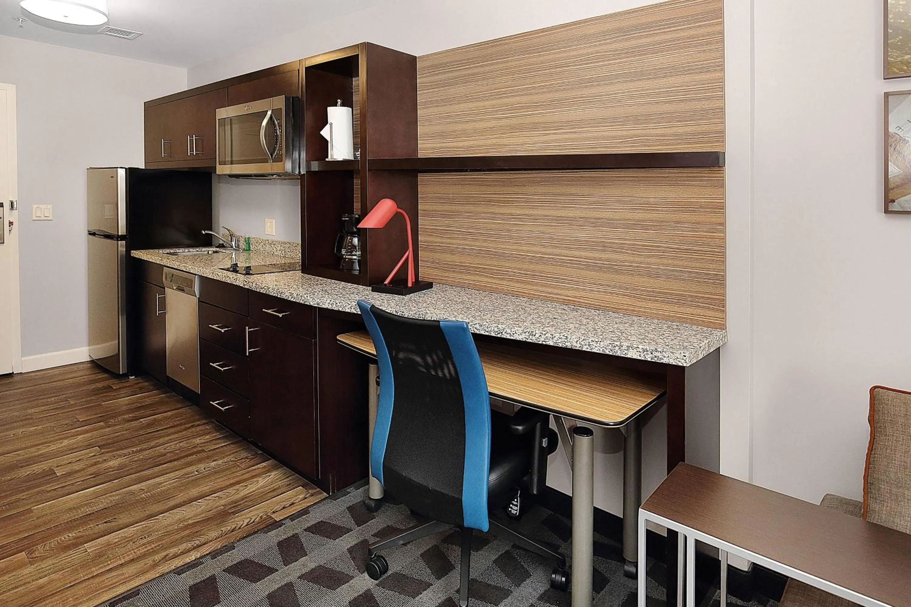 Kitchen or kitchenette in TownePlace Suites by Marriott Grove City Mercer/Outlets