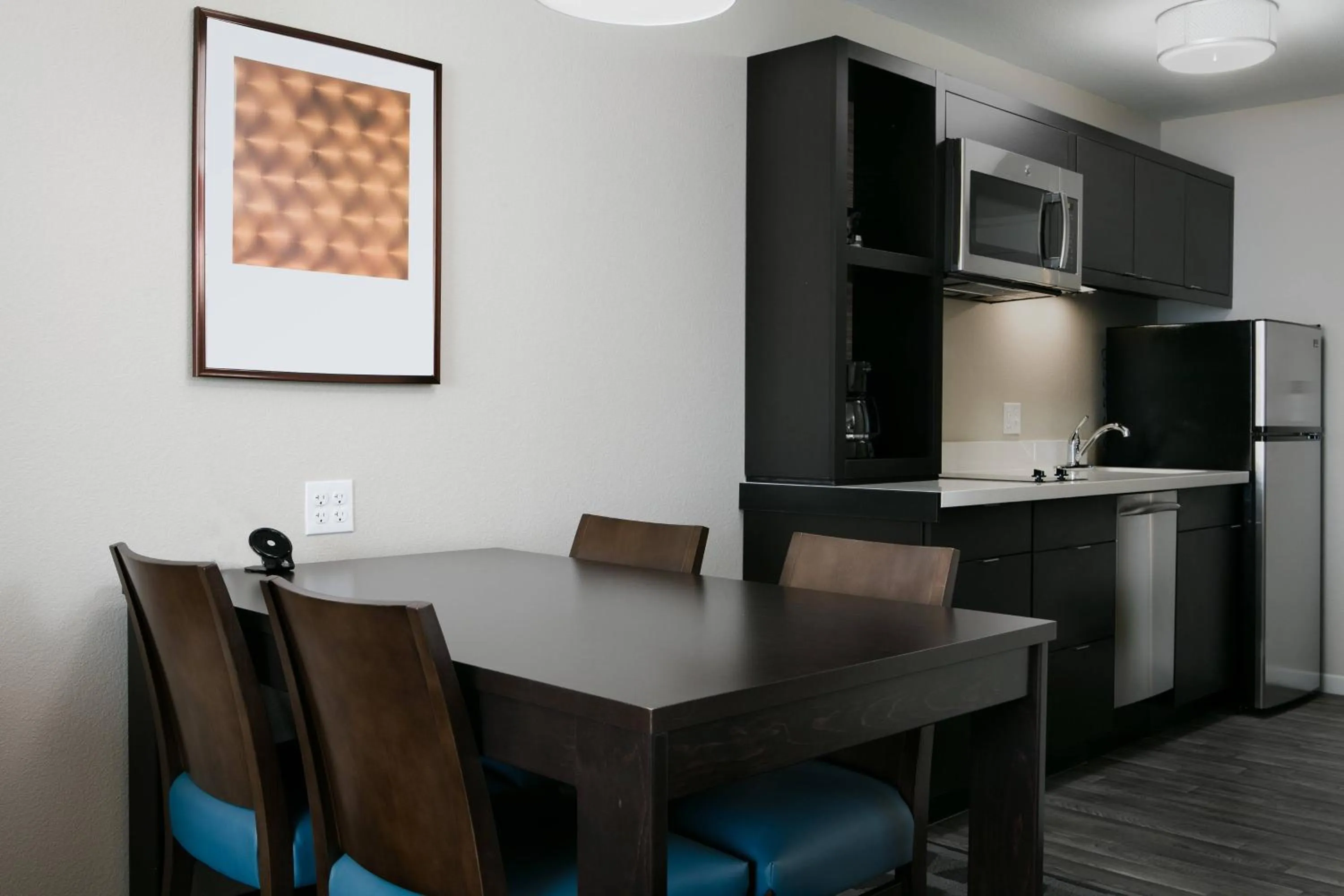 Photo of the whole room in TownePlace Suites by Marriott Kansas City Airport