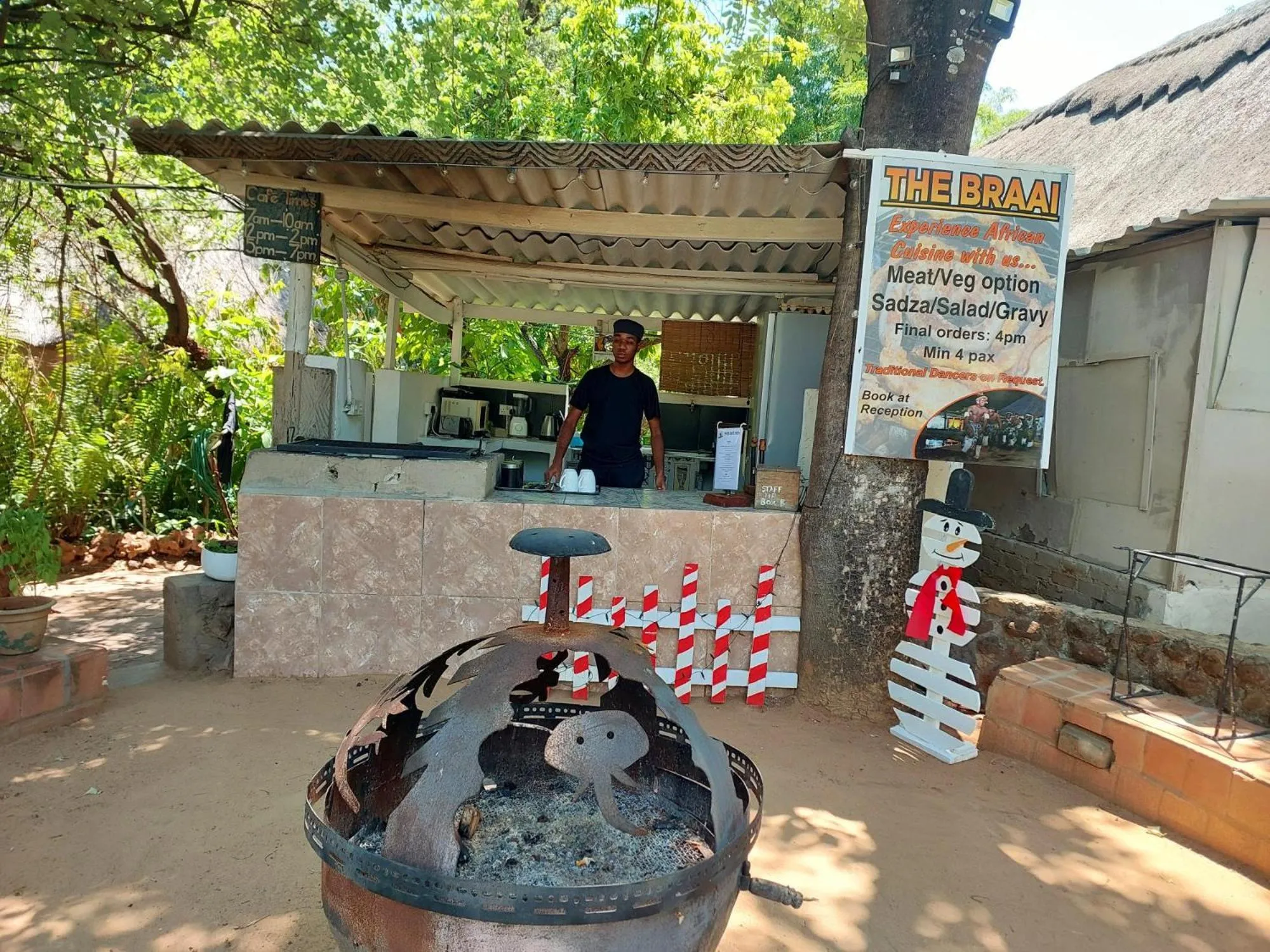 Restaurant/places to eat in Victoria Falls Backpackers Lodge