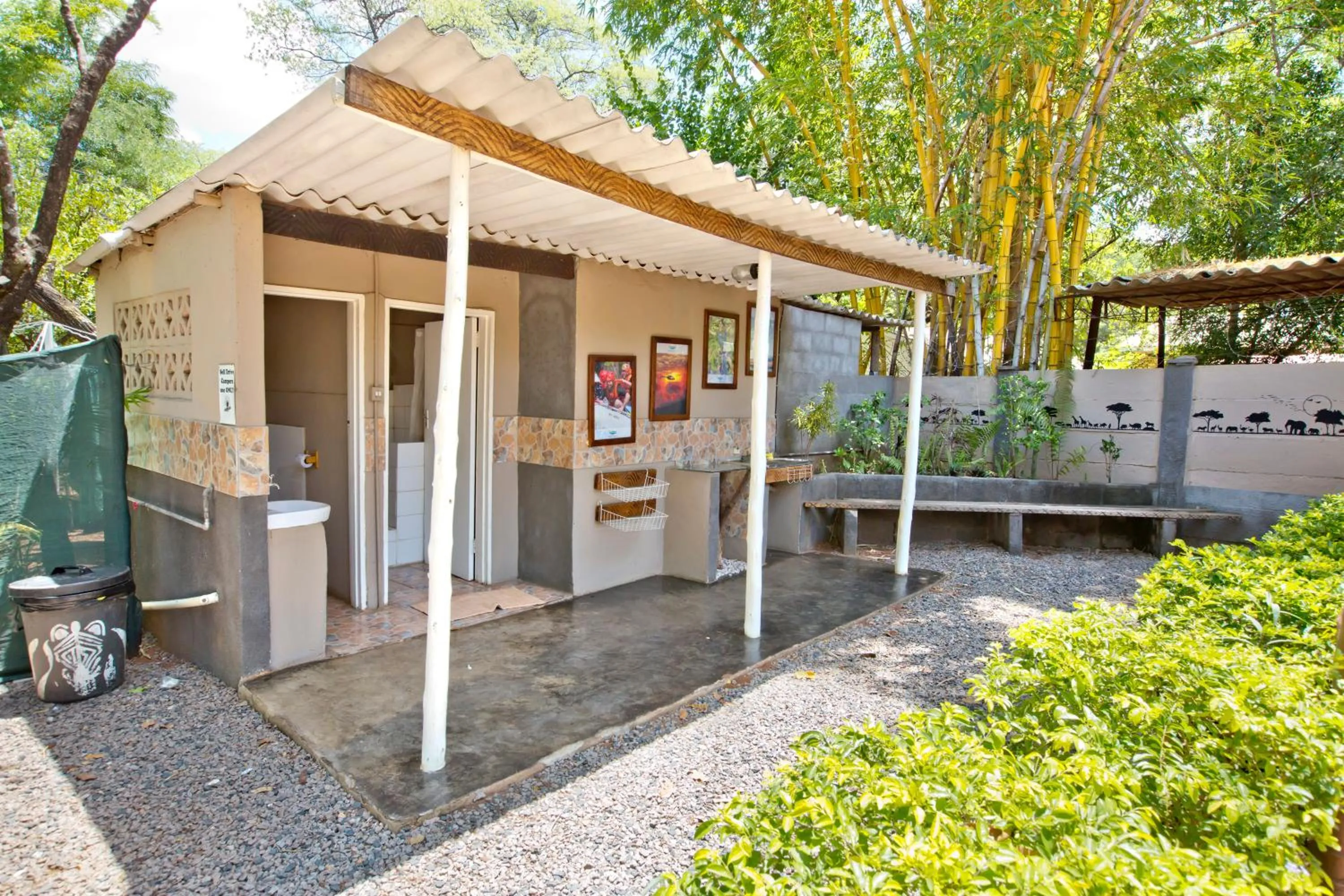 Property building in Victoria Falls Backpackers Lodge