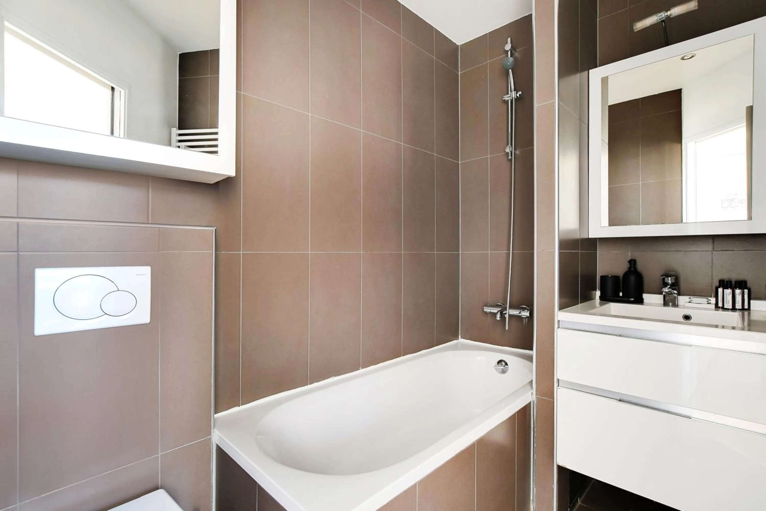 Shower in Residence central marais