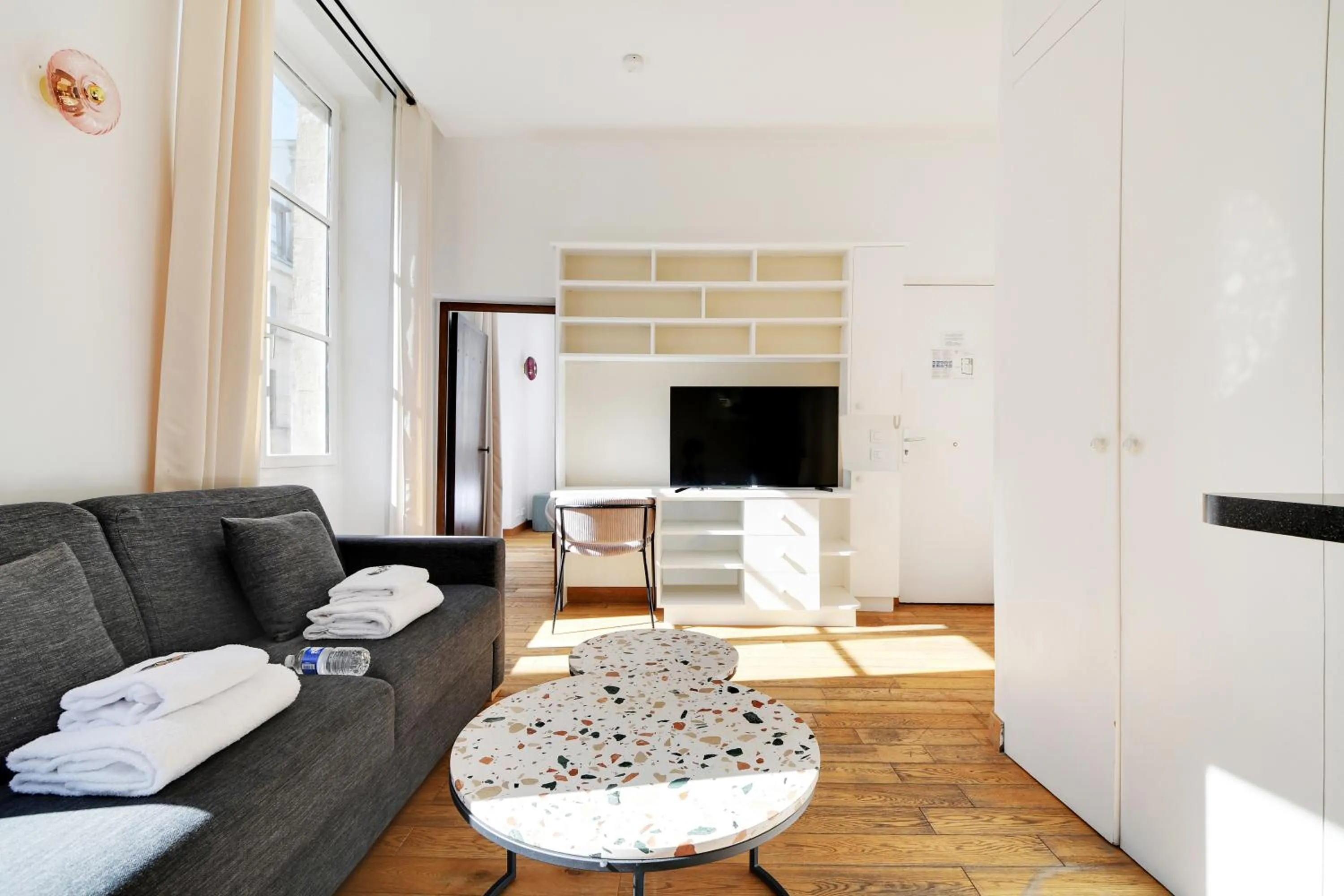 Living room in Residence central marais