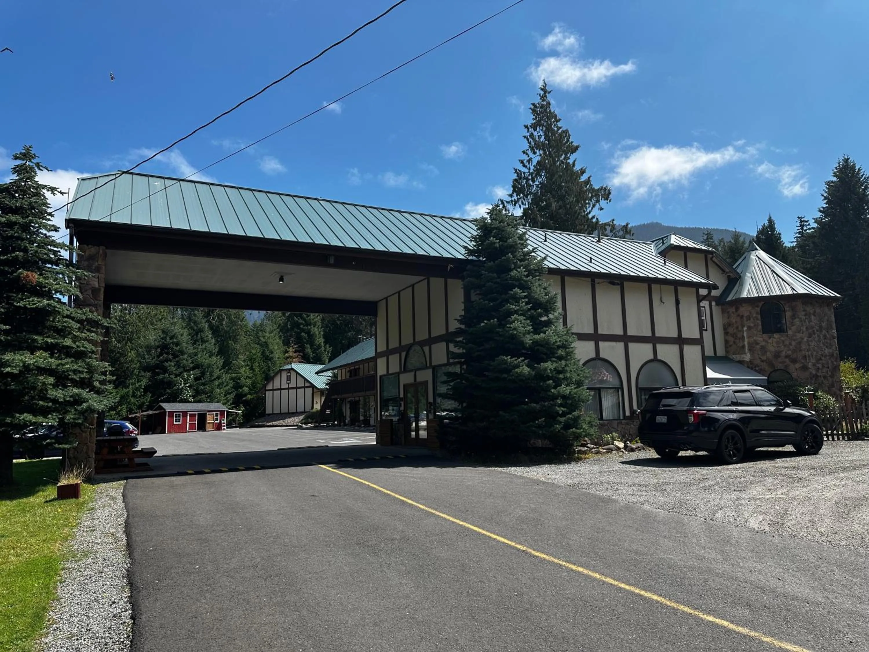 Property building in Packwood Lodge & Cabins