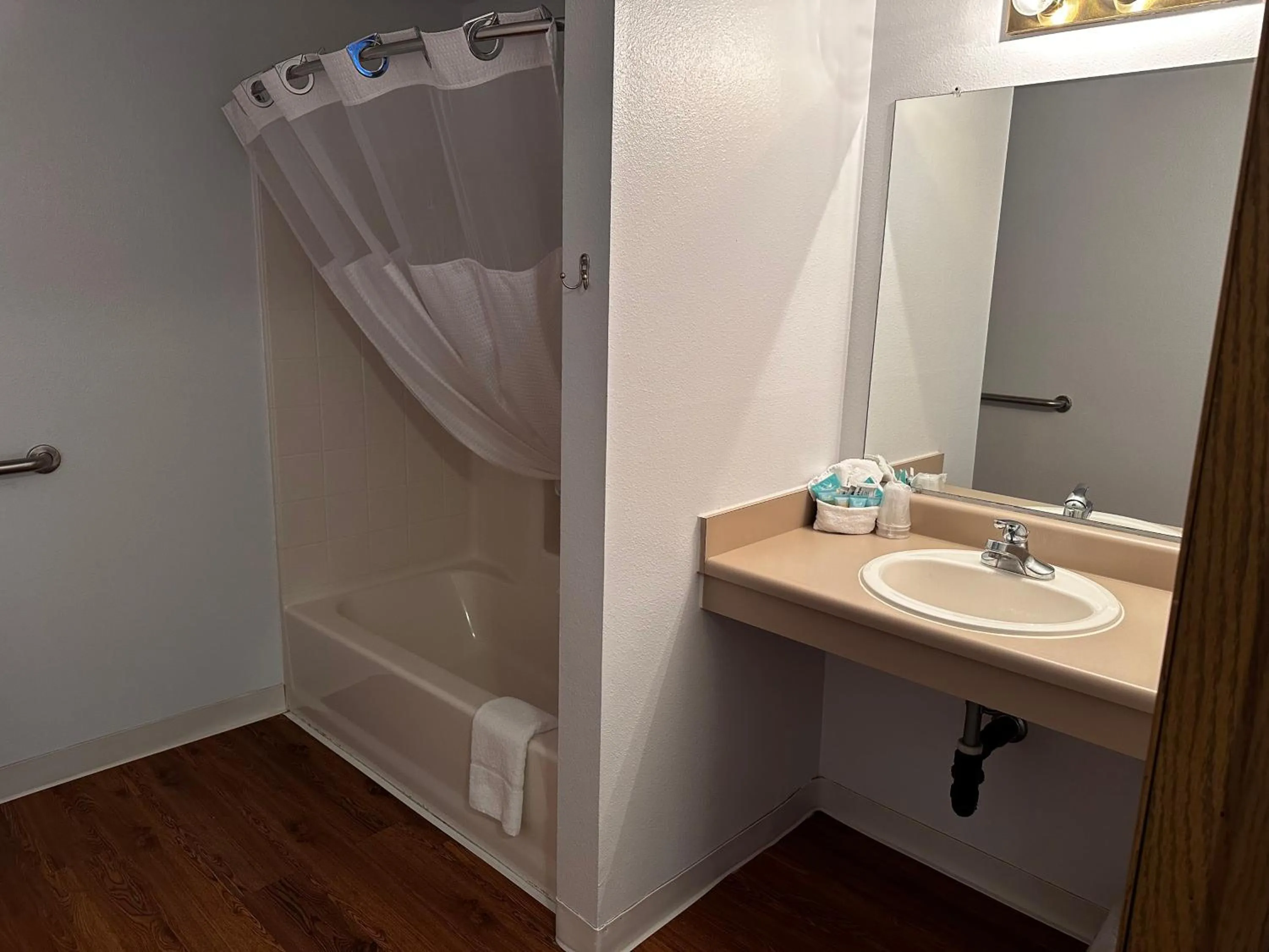 Shower in Packwood Lodge & Cabins