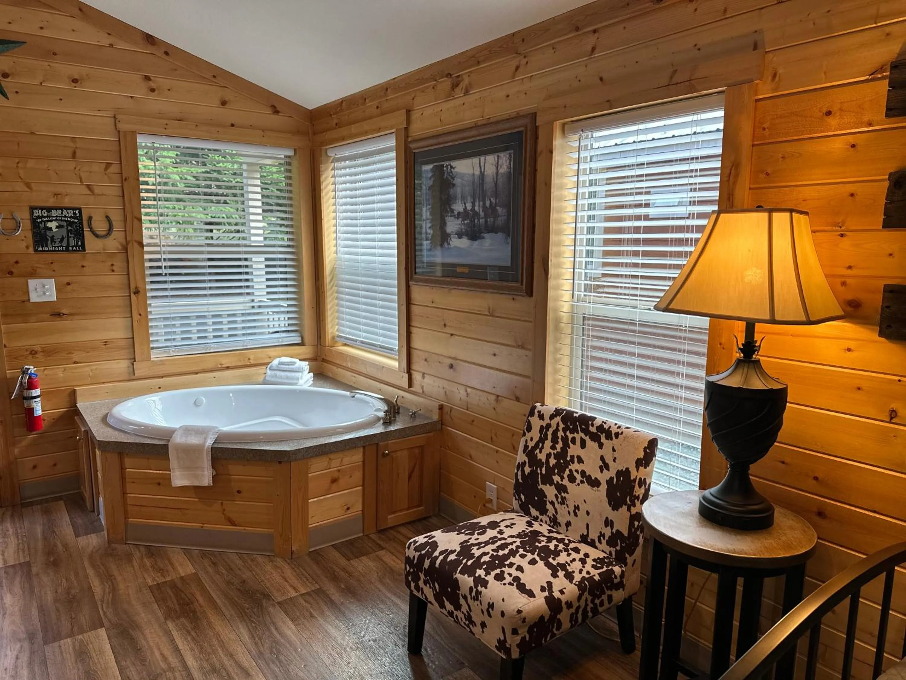 Hot Tub in Packwood Lodge & Cabins