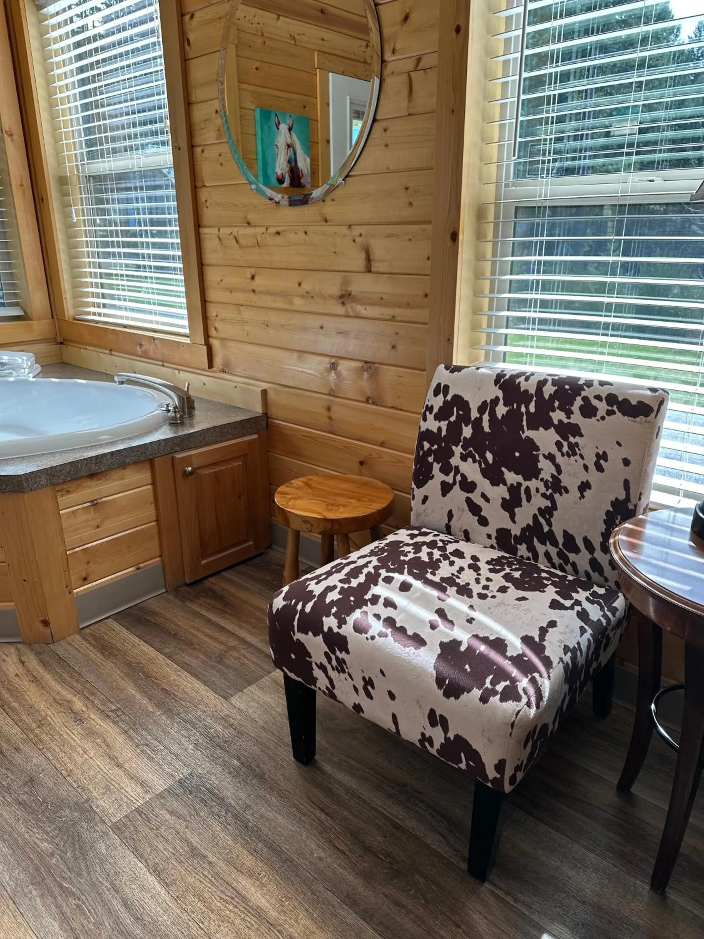 Hot Tub in Packwood Lodge & Cabins