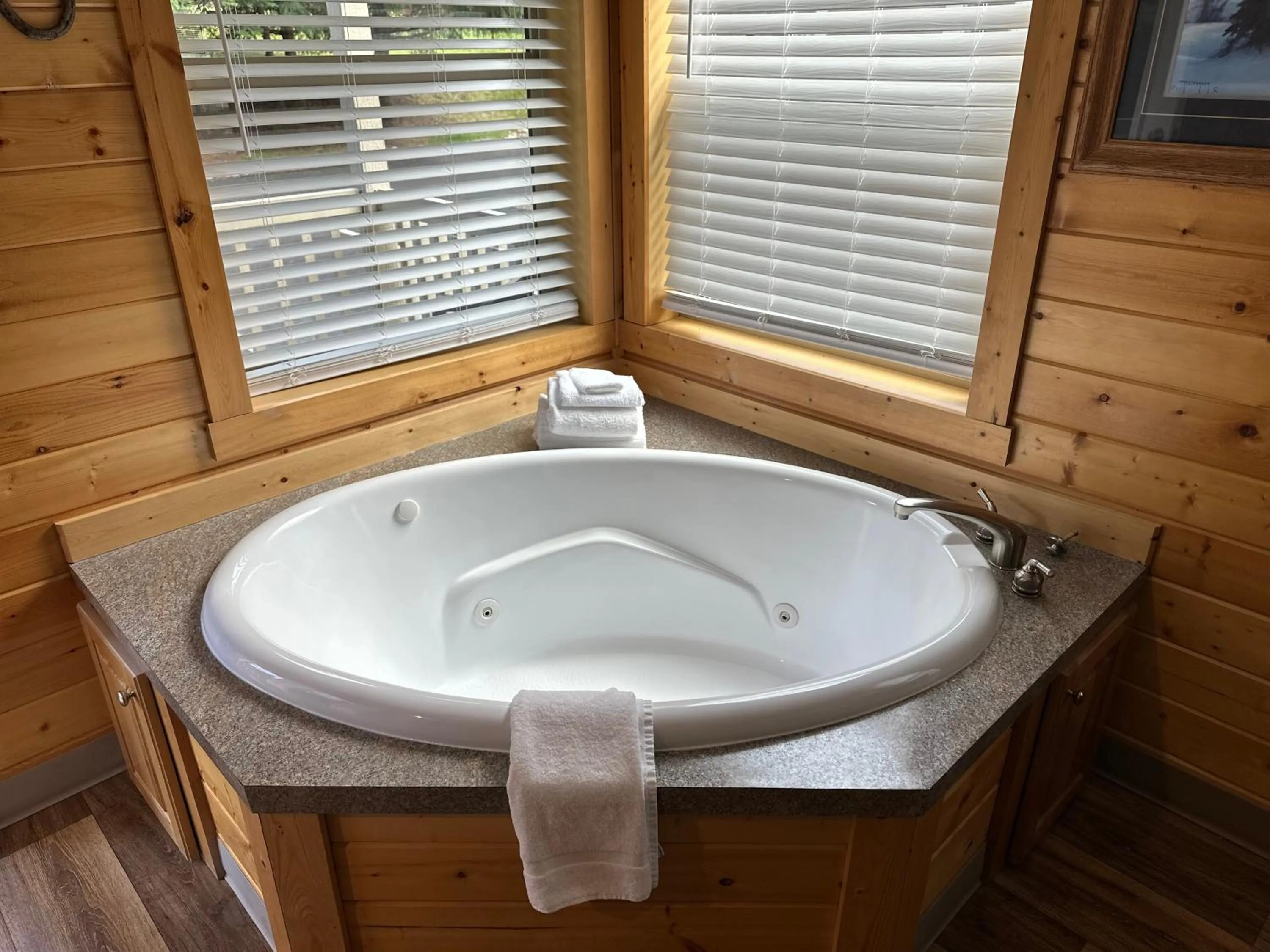 Hot Tub in Packwood Lodge & Cabins