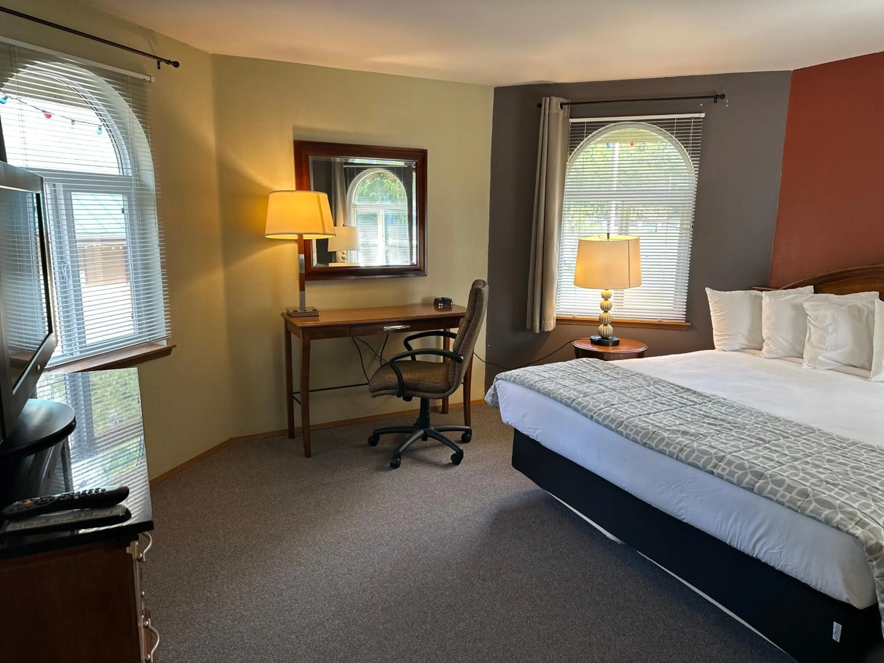 Bed in Packwood Lodge & Cabins