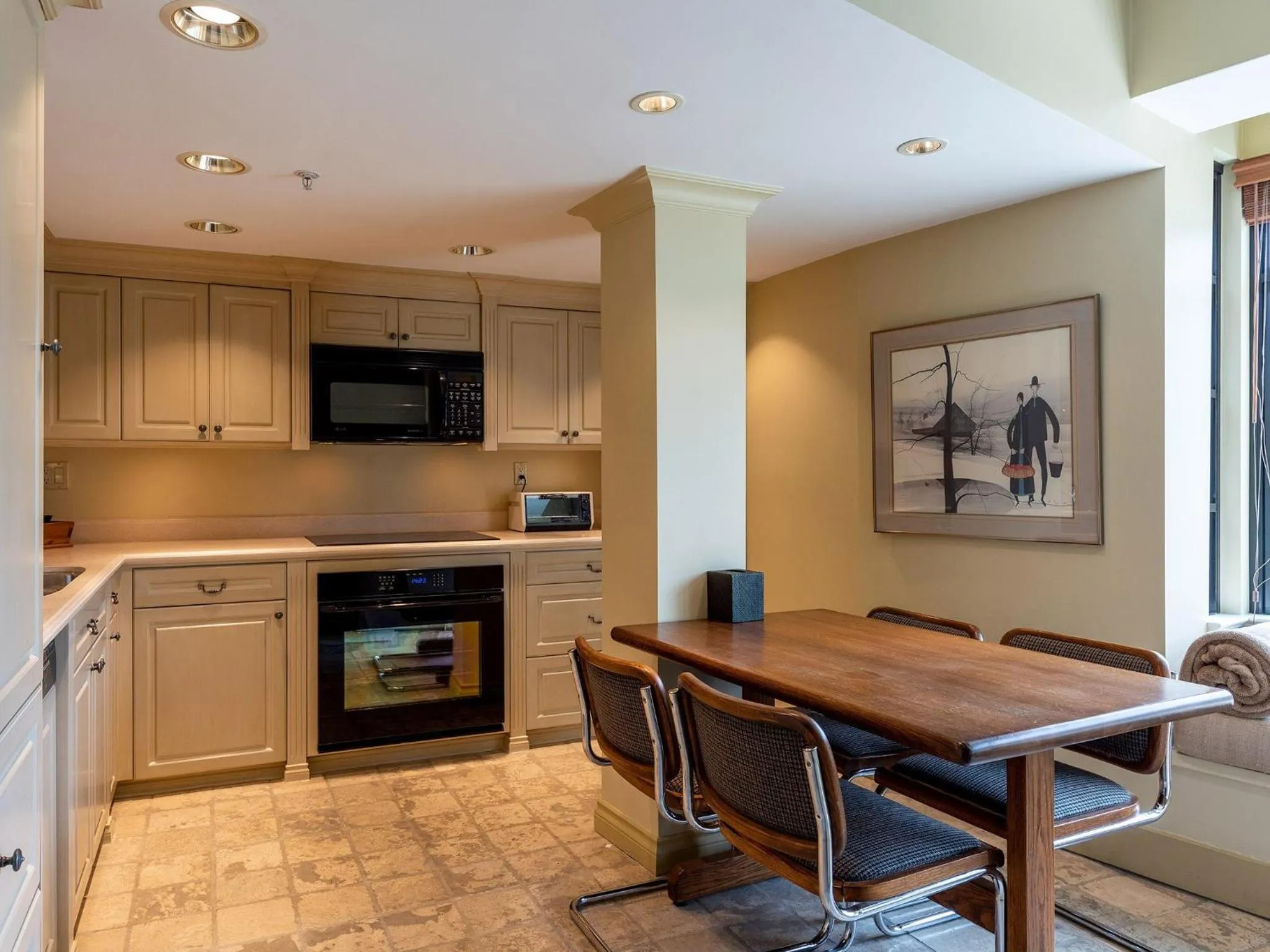 Kitchen or kitchenette in Gibbons Life Accommodations