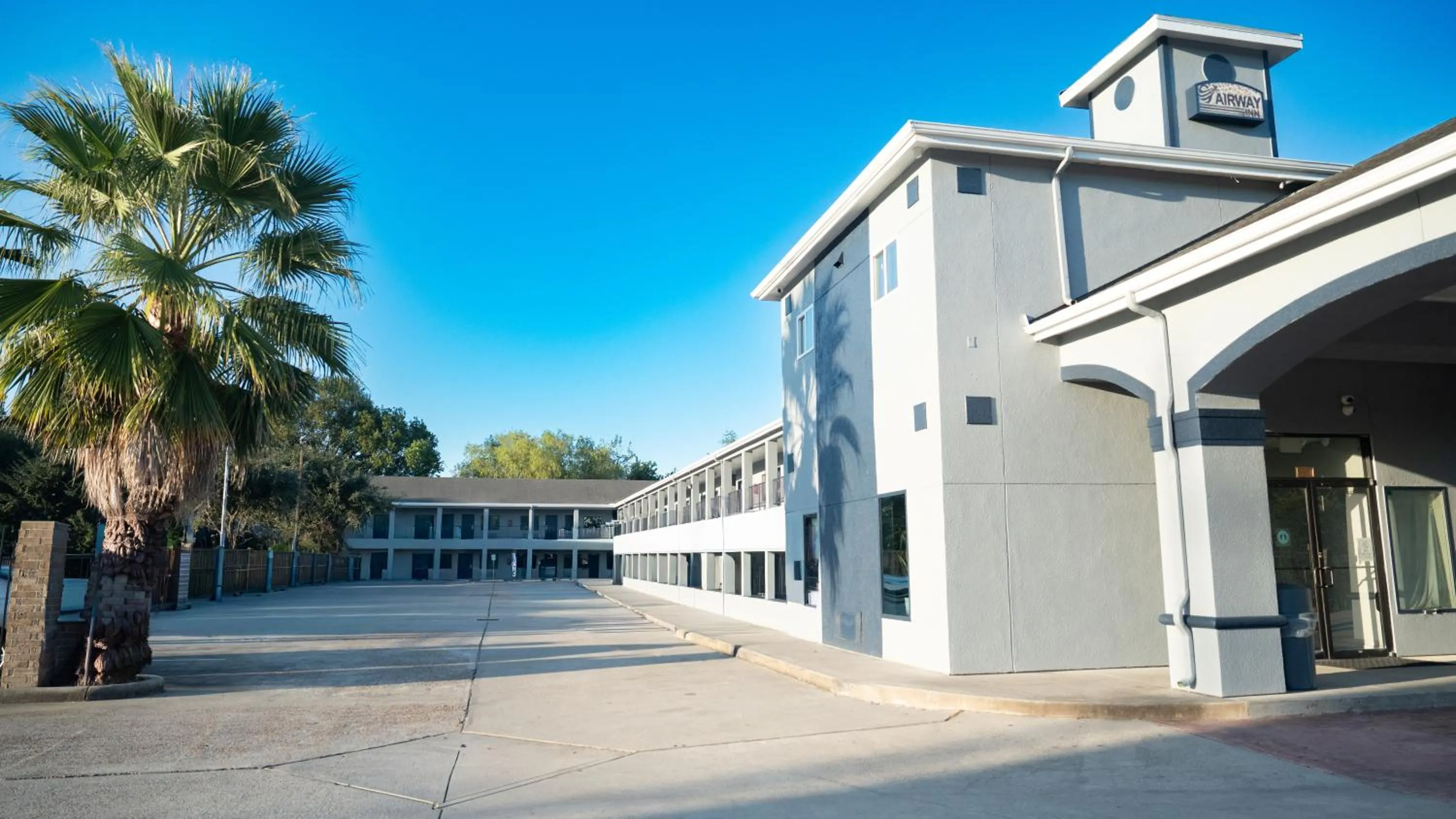 Property building in Airway Inn - IAH Airport