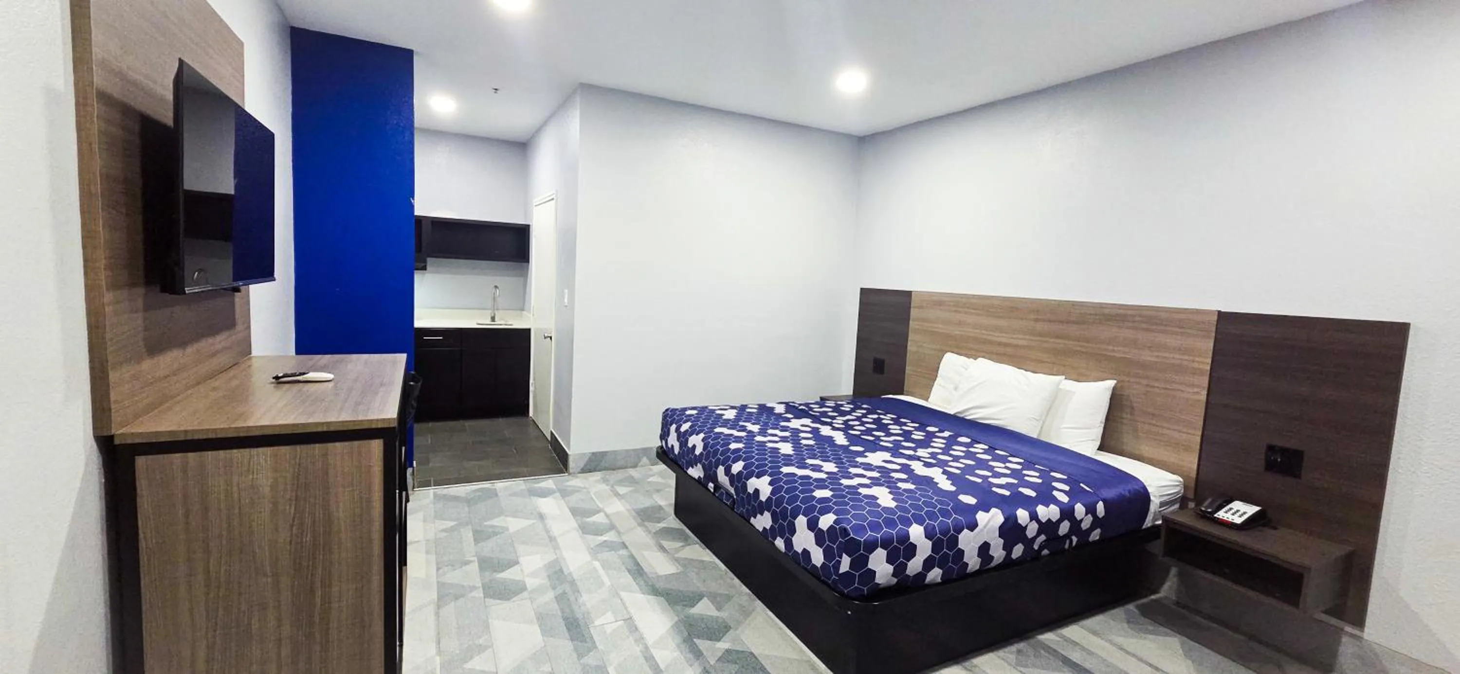 Bed in Airway Inn - IAH Airport