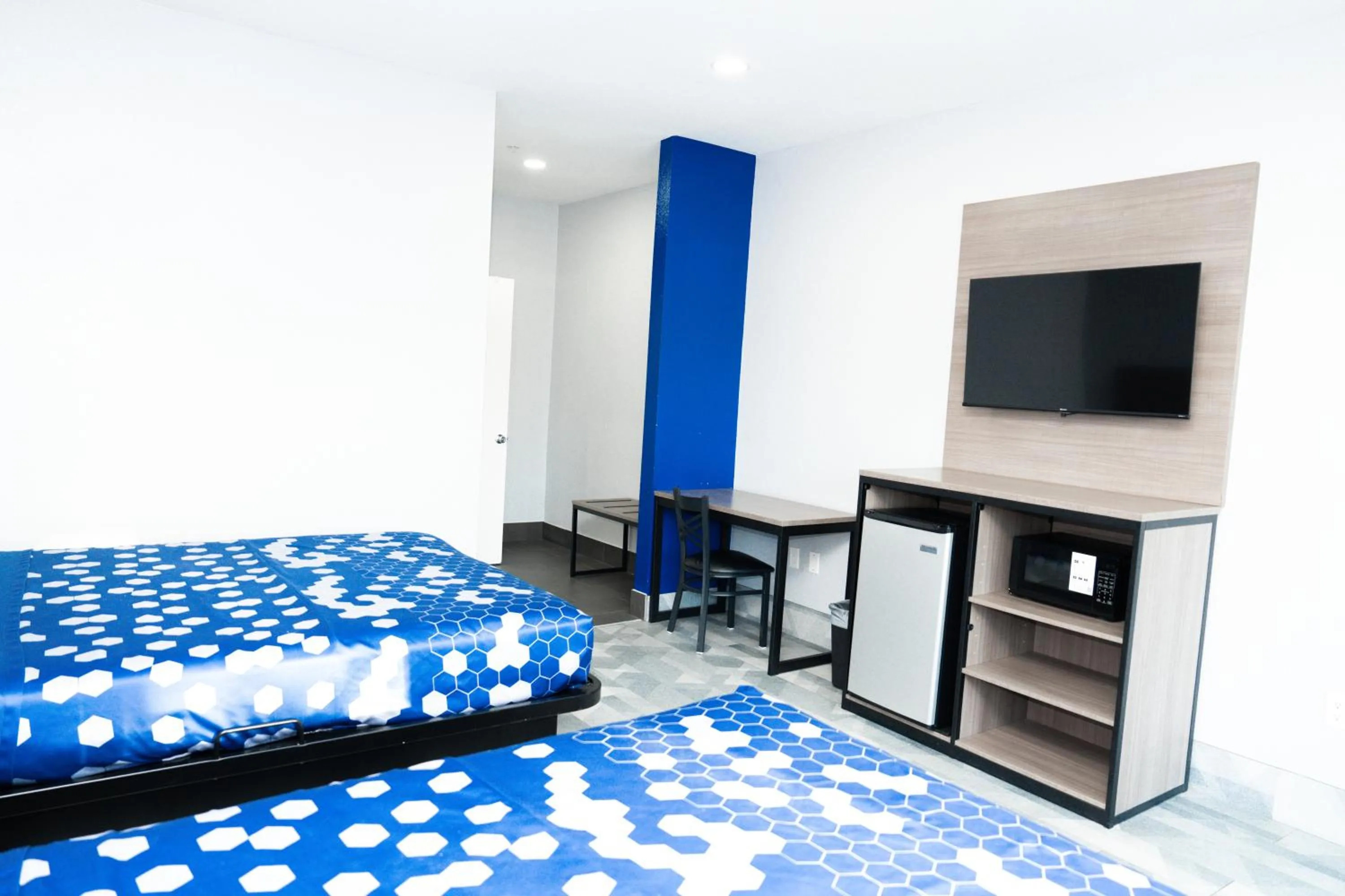 Bed in Airway Inn - IAH Airport