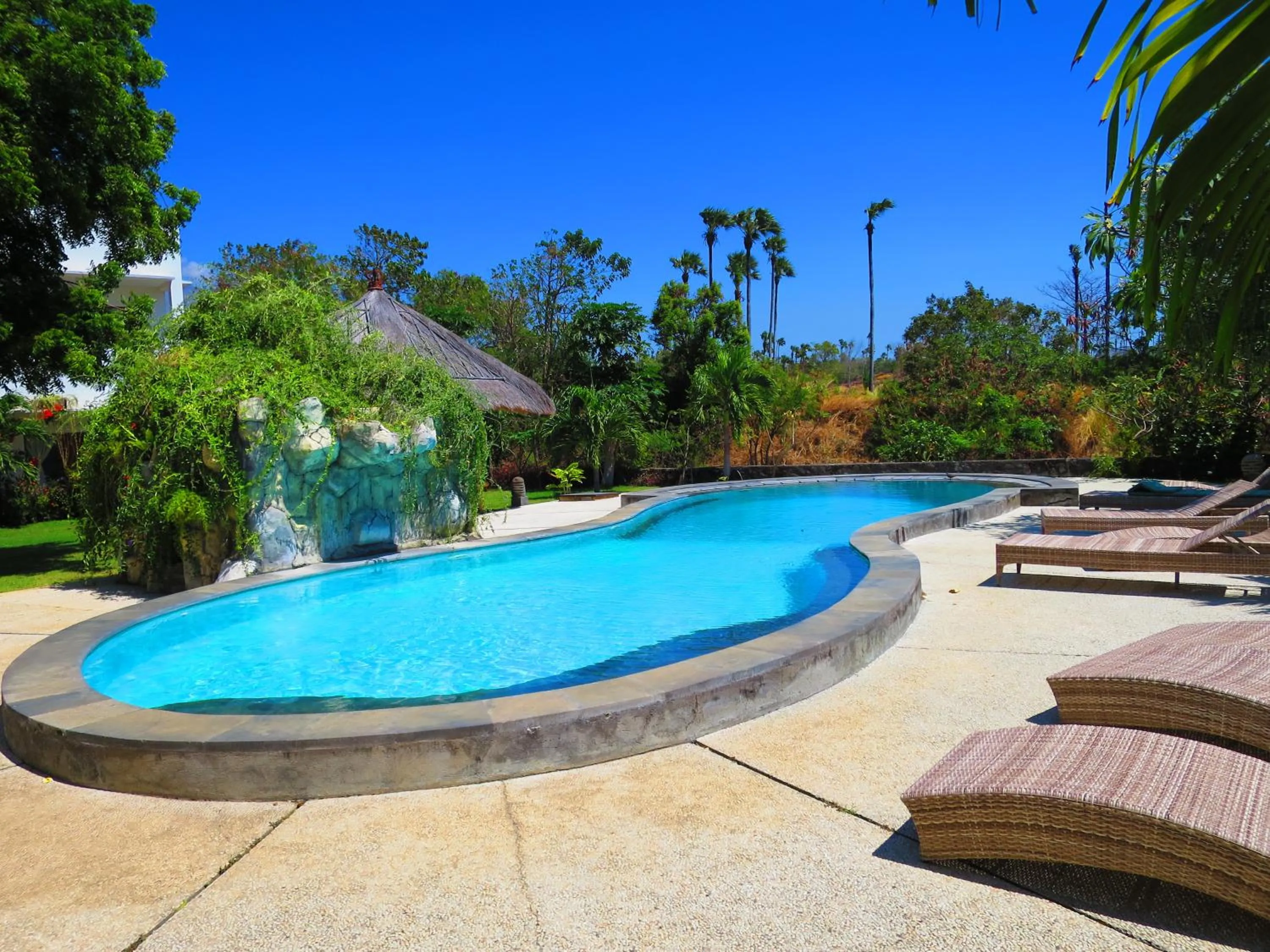 Swimming pool in Bunga Laut Bungalow