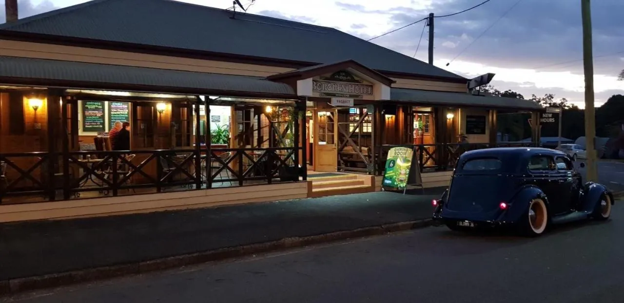 Property building in Bororen Hotel Motel