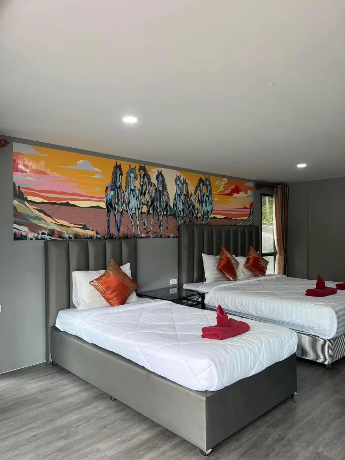 Photo of the whole room, Bed in Chomview Resort