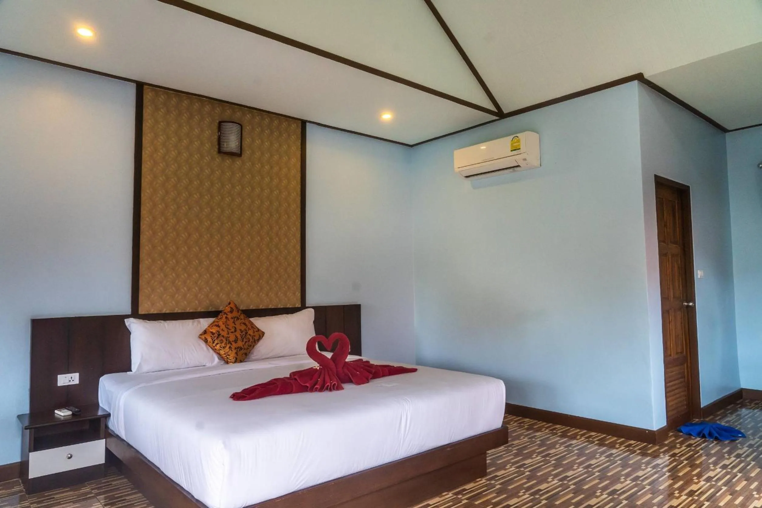 Bedroom, Bed in Chomview Resort
