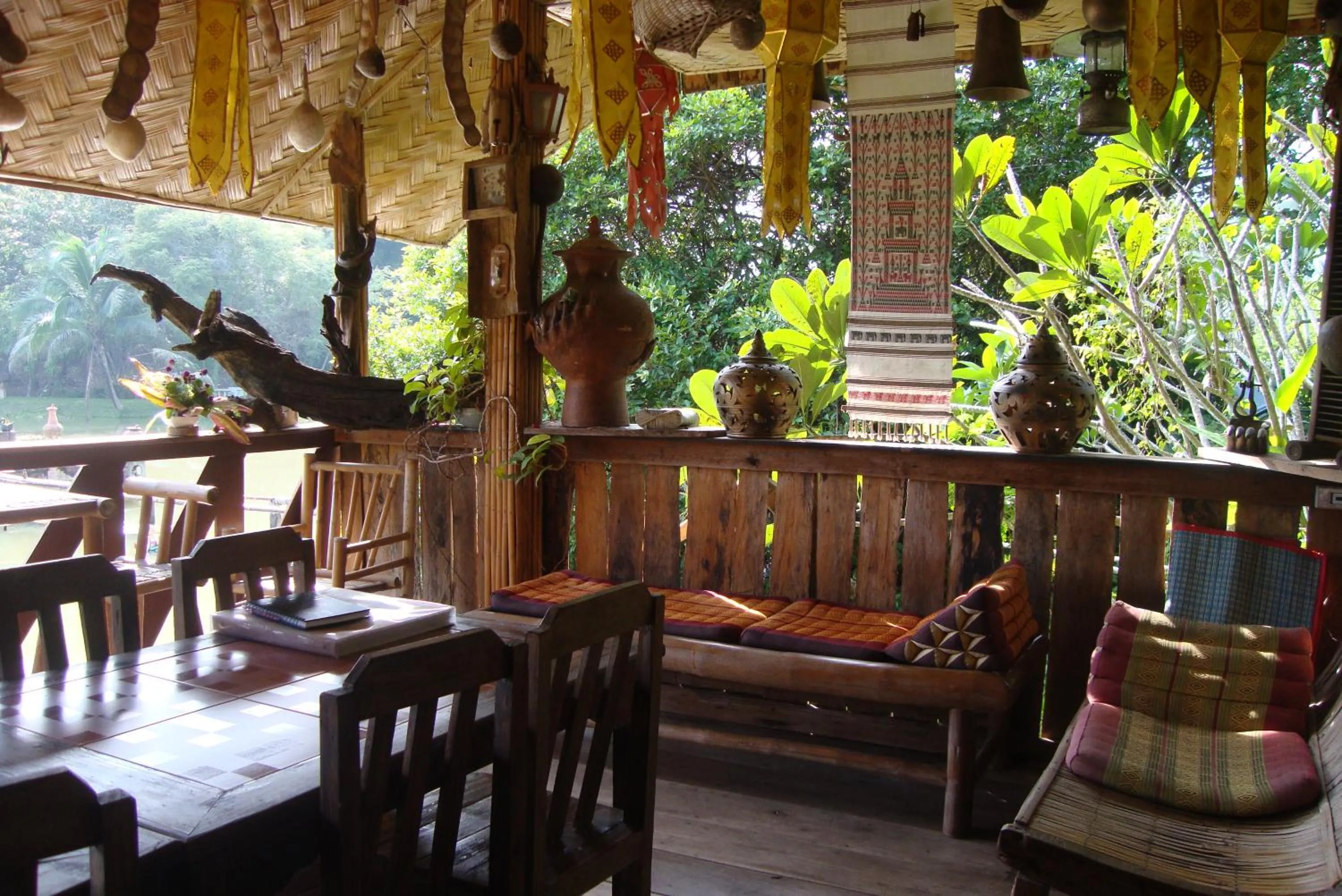 Restaurant/places to eat in Baan Suan Jantra Home Stay