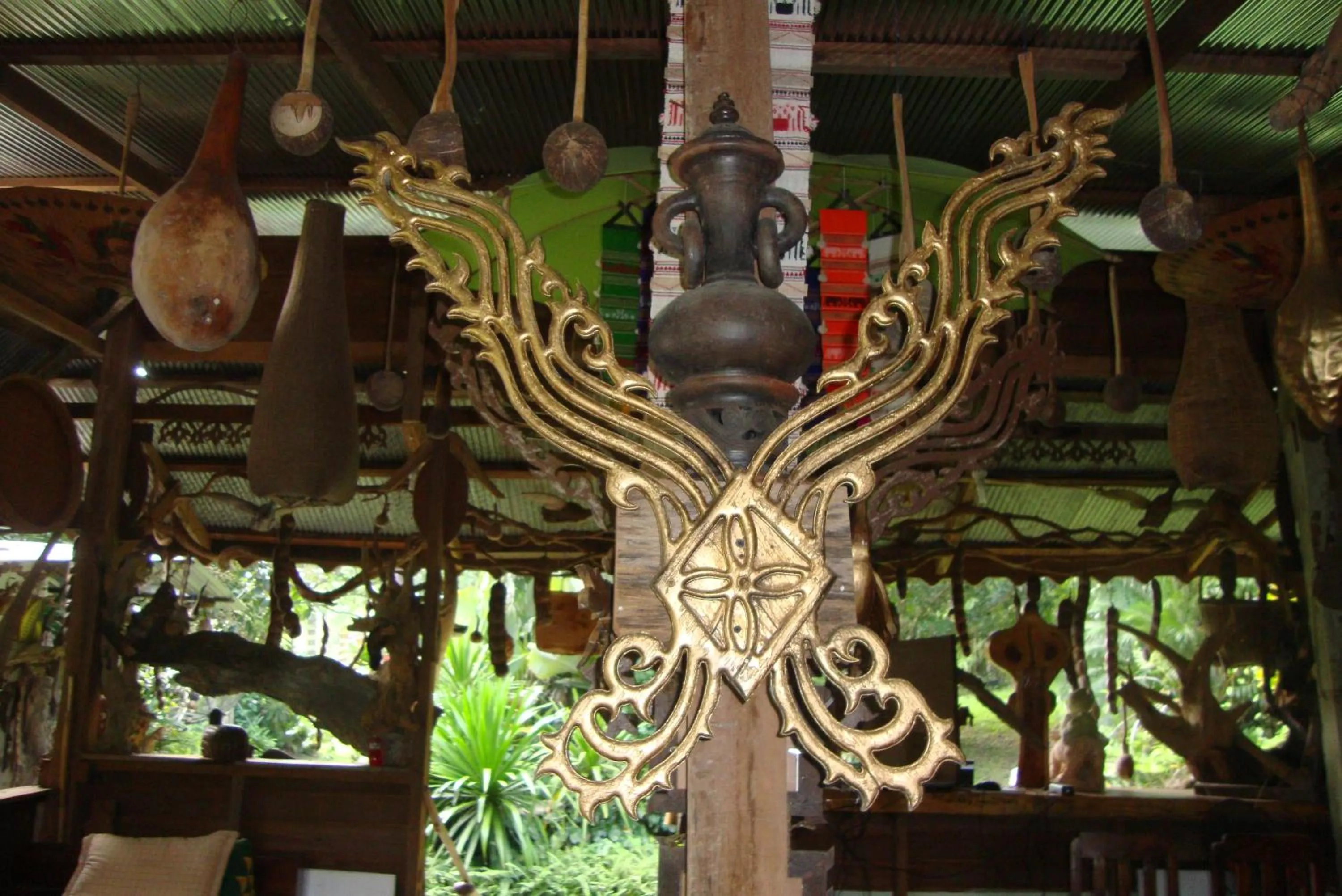 Library in Baan Suan Jantra Home Stay