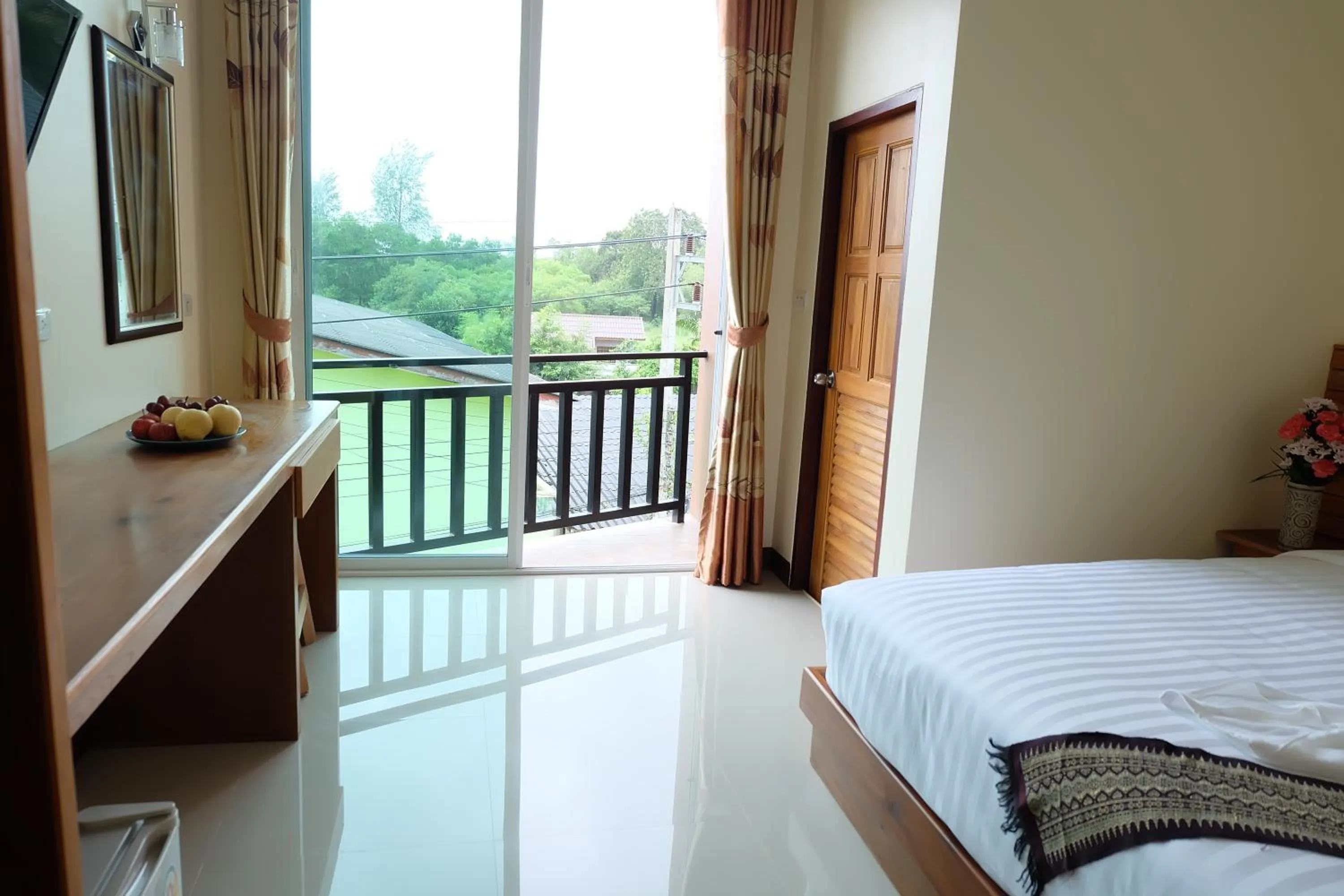 Balcony/Terrace, Bed in Chatin Guesthouse