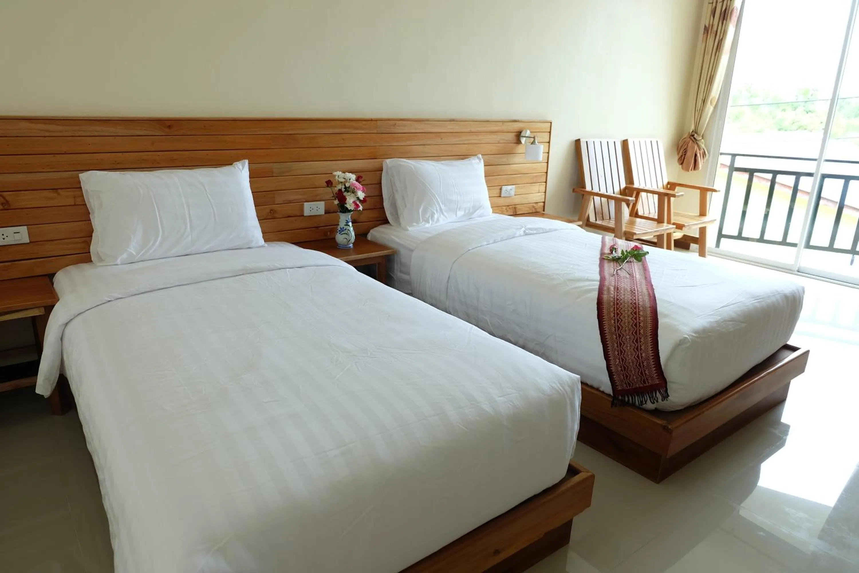 Balcony/Terrace, Bed in Chatin Guesthouse