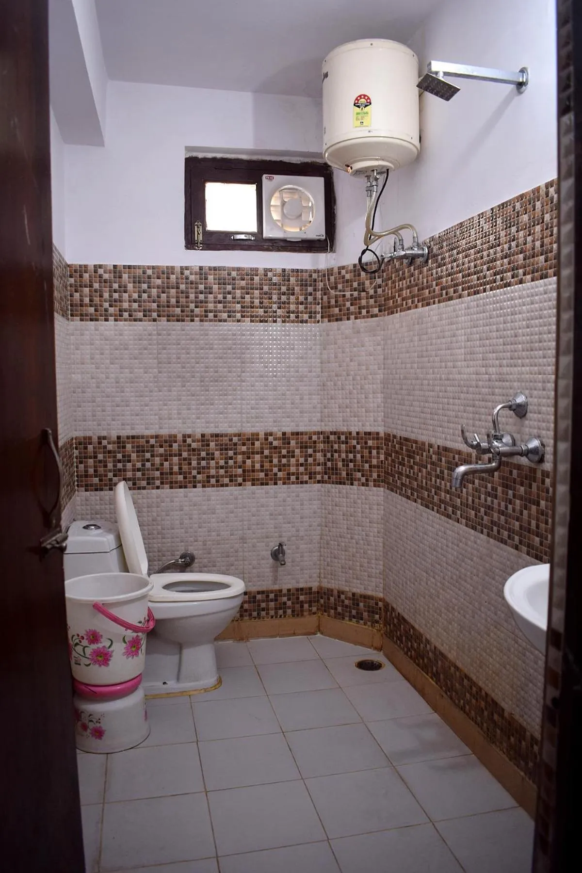 Toilet in Hotel Thakur Ji