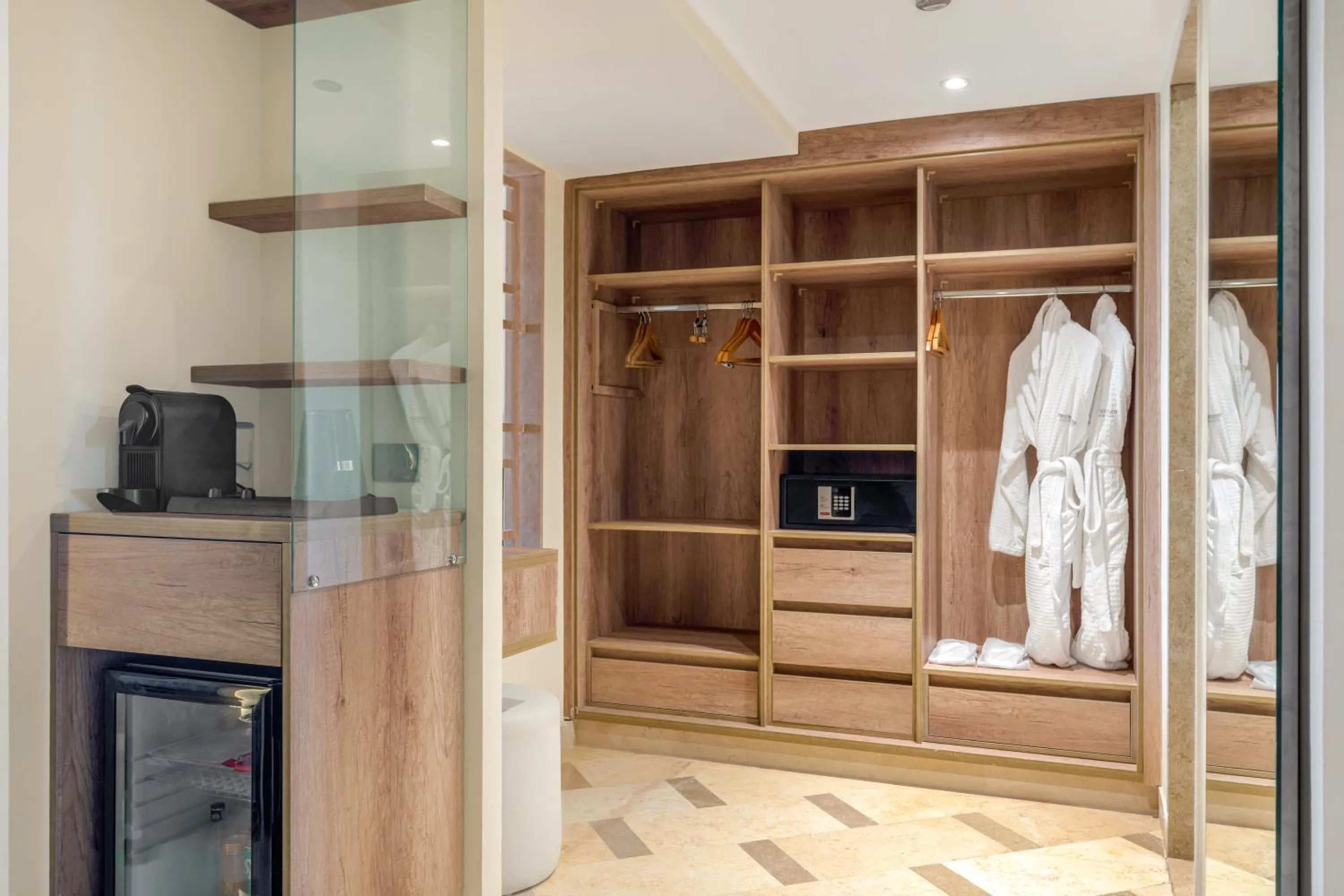 Coffee/tea facilities in Steigenberger Aldau Beach Hotel