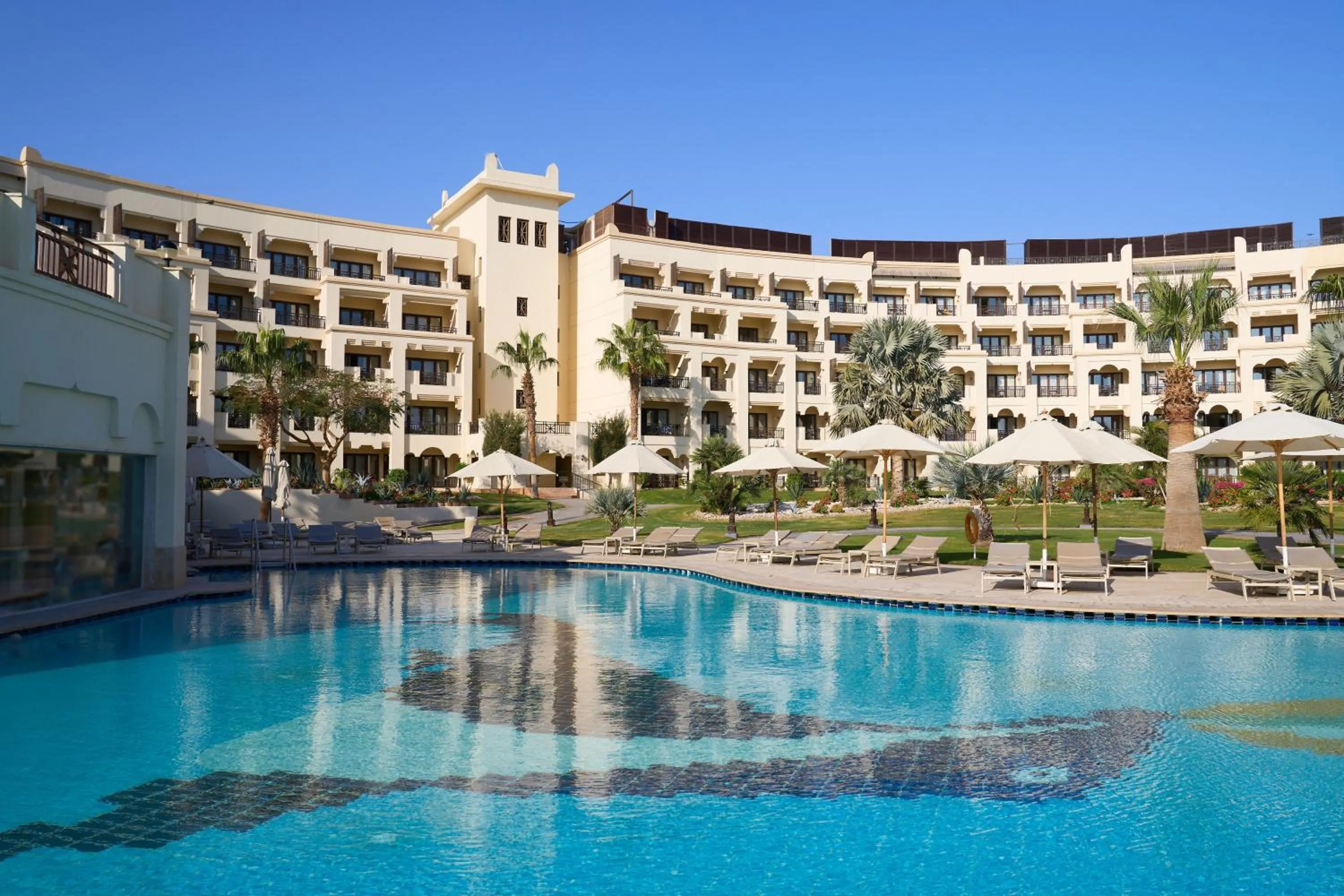 Swimming pool in Steigenberger Aldau Beach Hotel