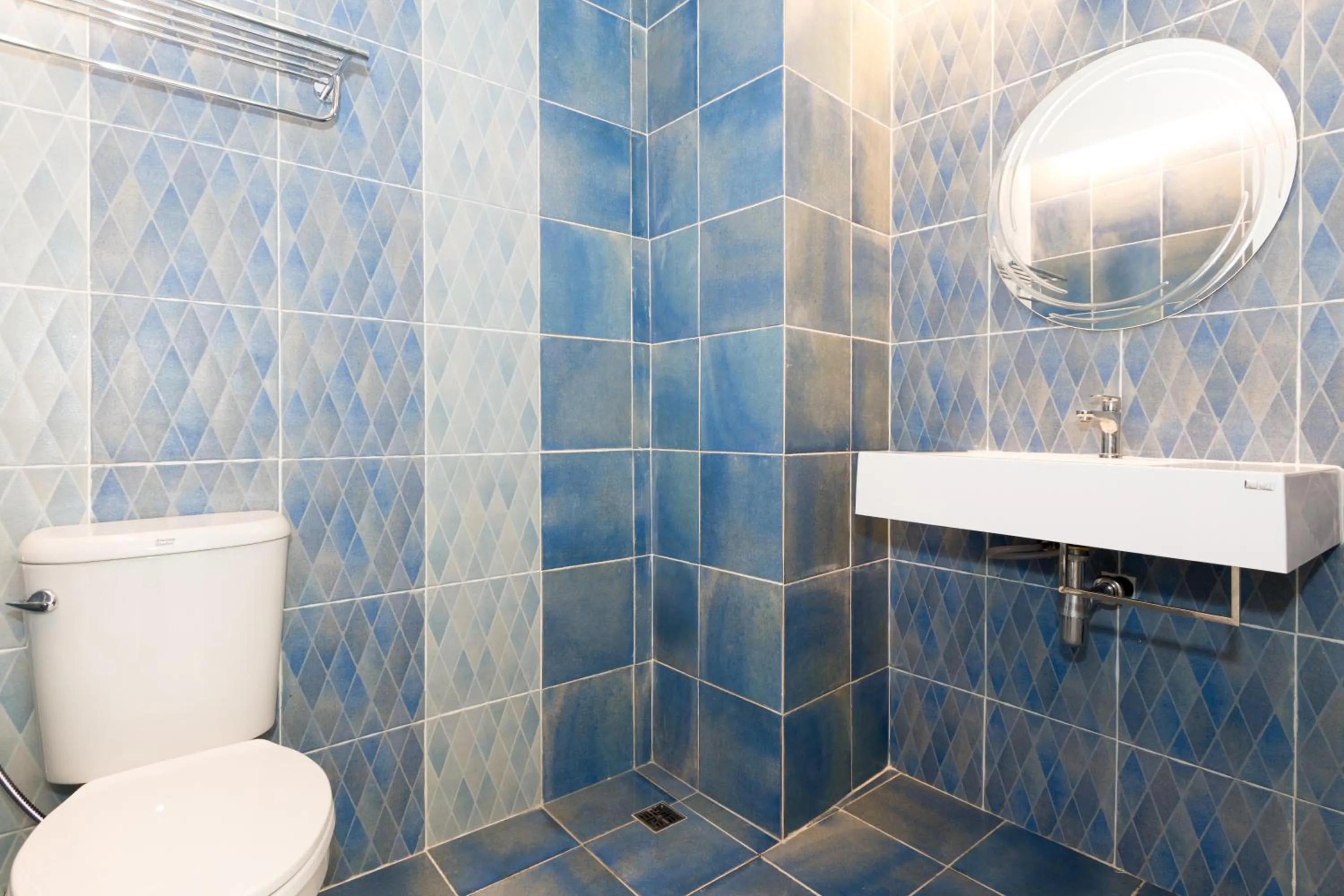 Toilet in THE HABITAT Koh Chang - VJ Island View