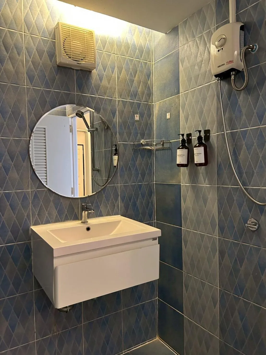 Shower in THE HABITAT Koh Chang - VJ Island View