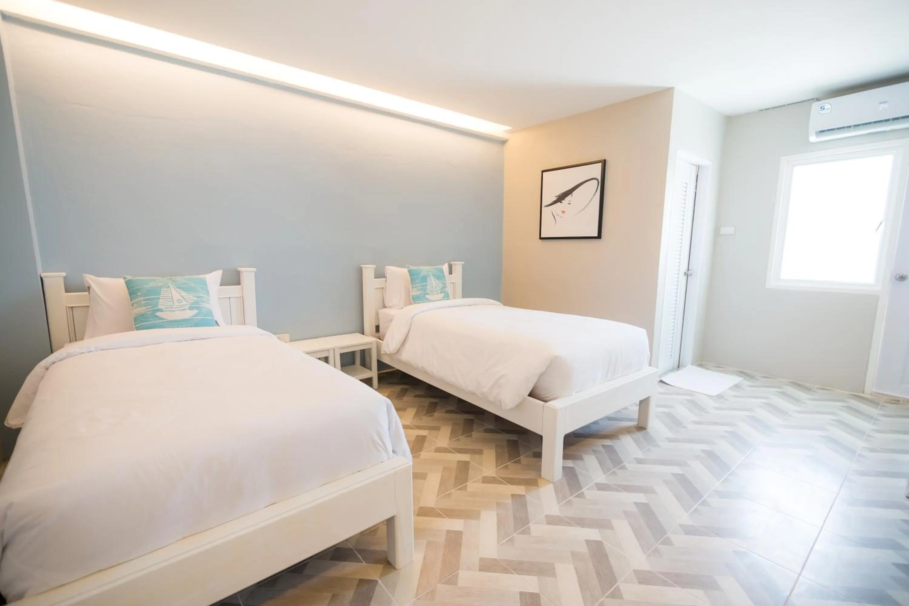 Photo of the whole room, Bed in THE HABITAT Koh Chang - VJ Island View