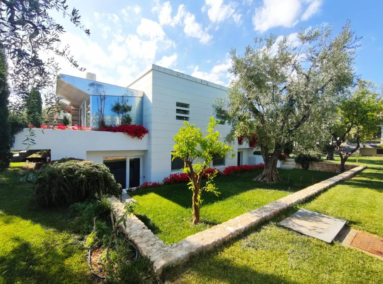 Property building in Hotel Torre Santamaria Resort