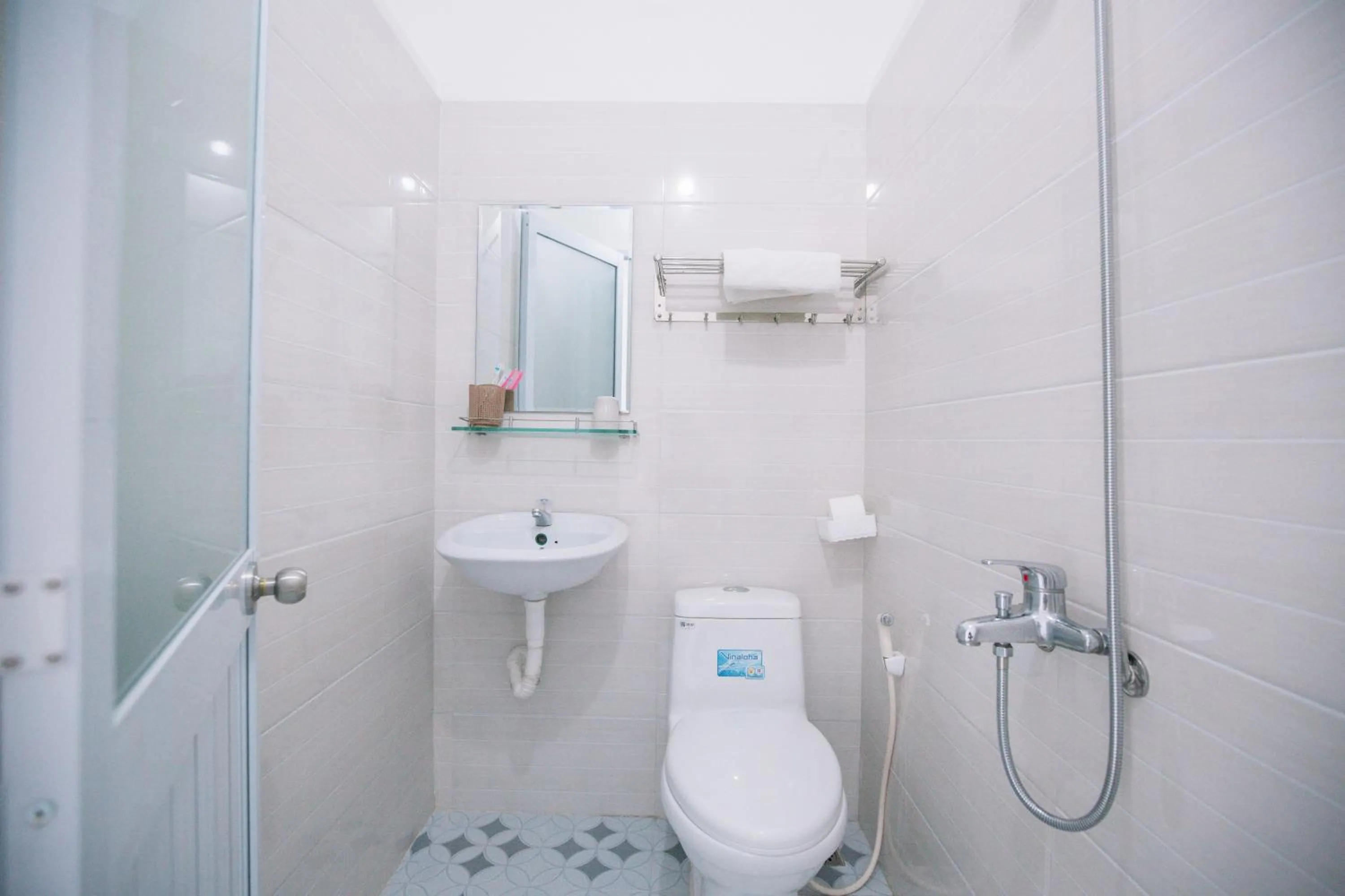 Shower in Lum Dong Tien Hotel