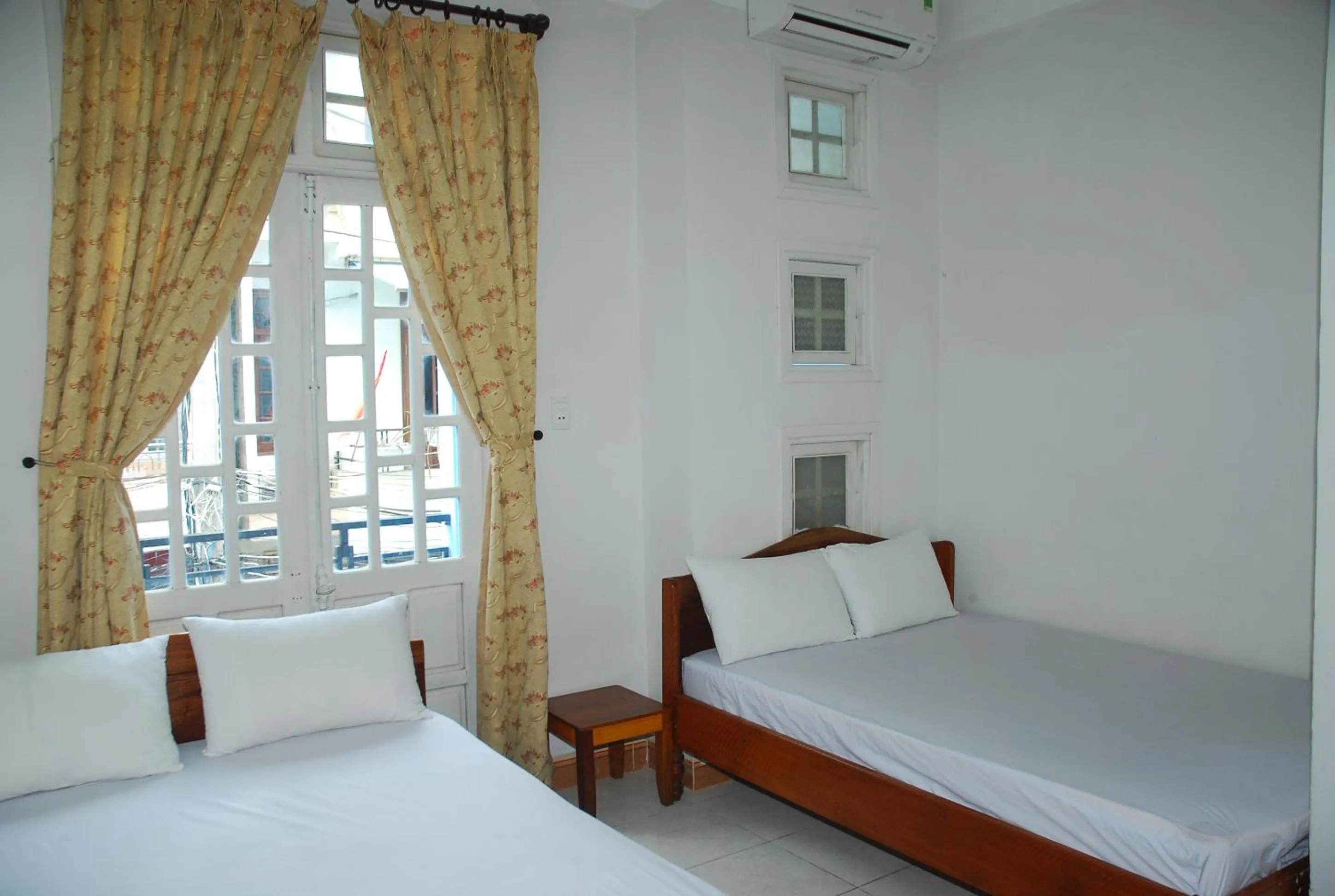 Property building, Bed in Lum Dong Tien Hotel