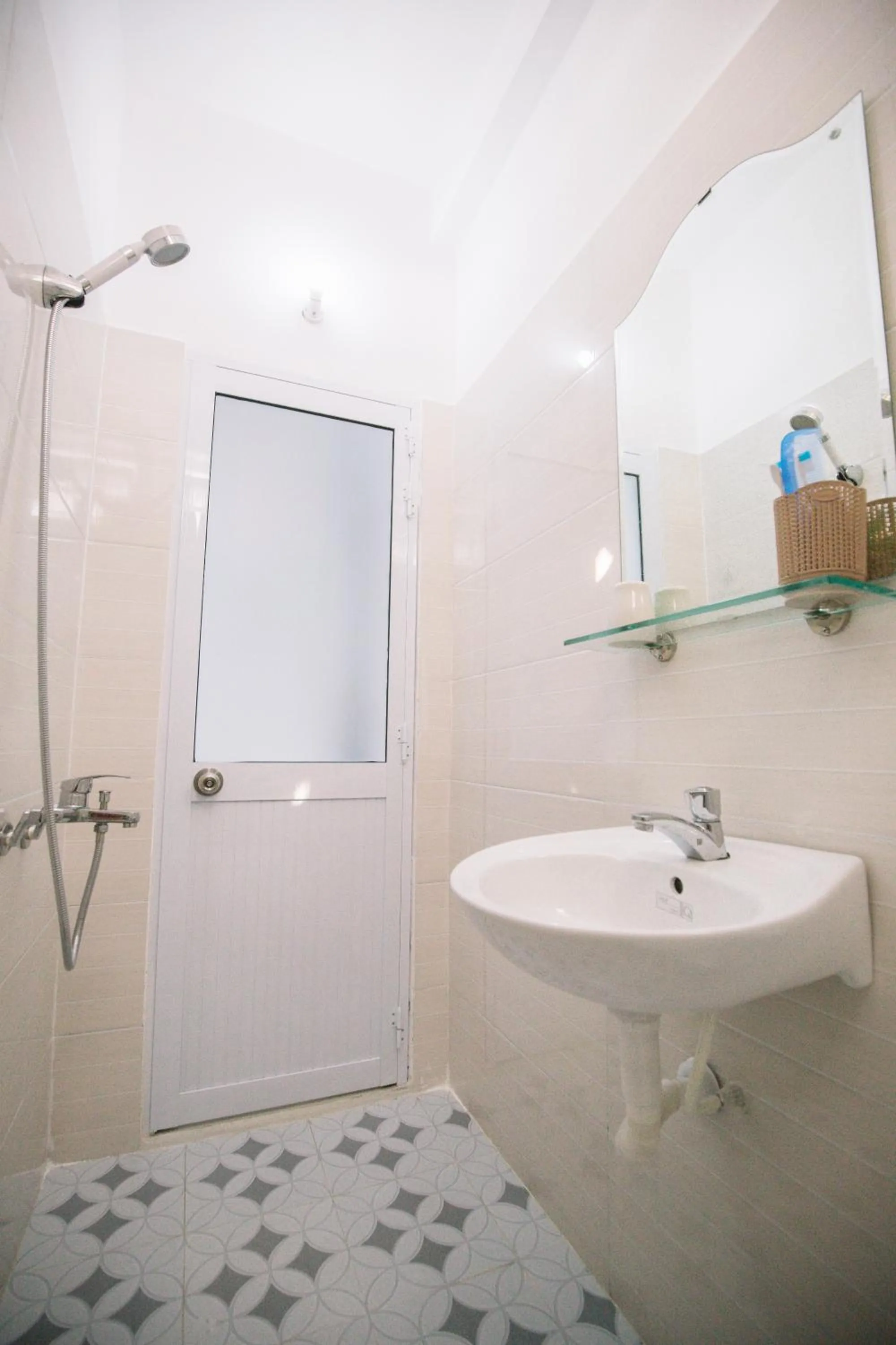 Bathroom in Lum Dong Tien Hotel