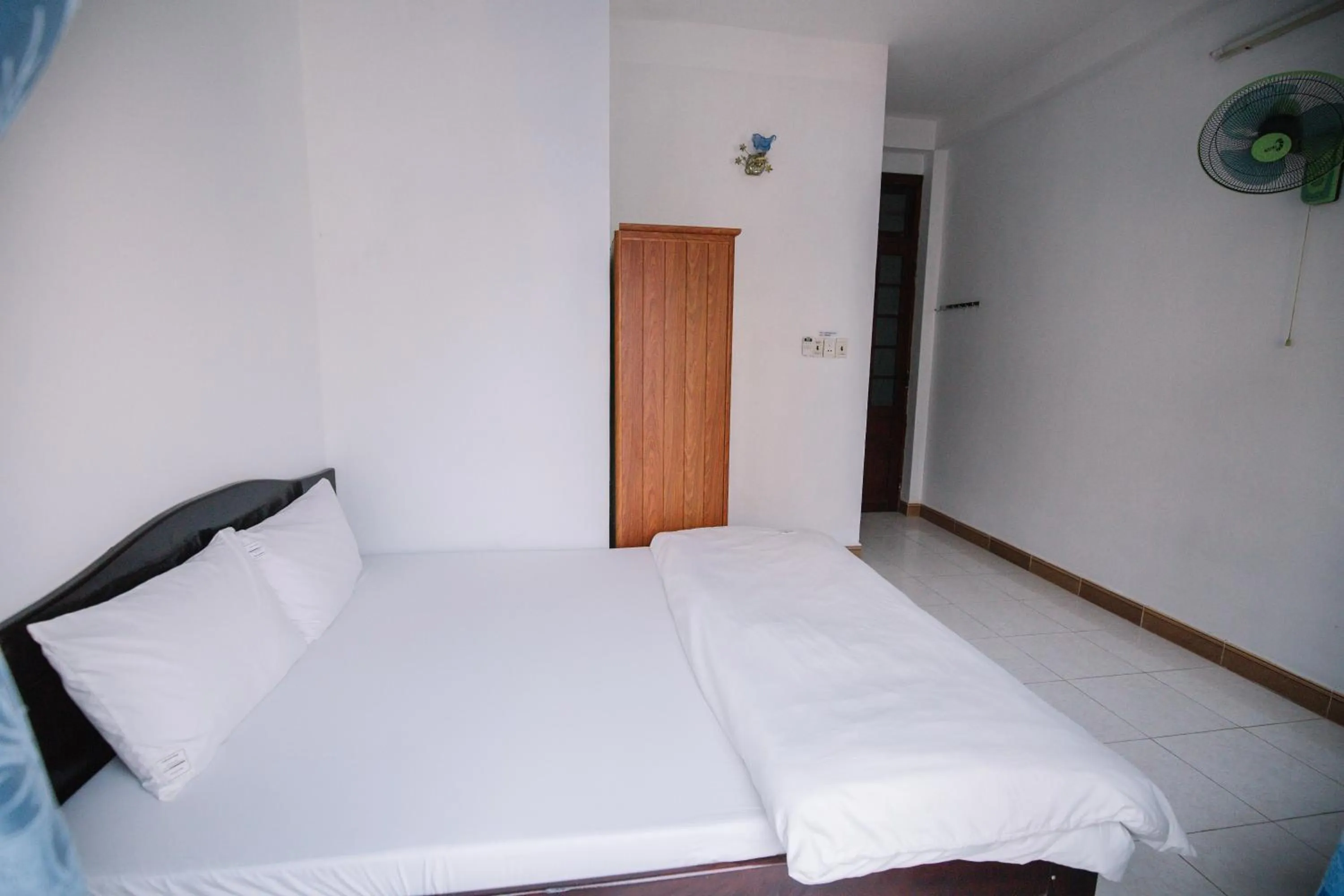 Bedroom, Bed in Lum Dong Tien Hotel