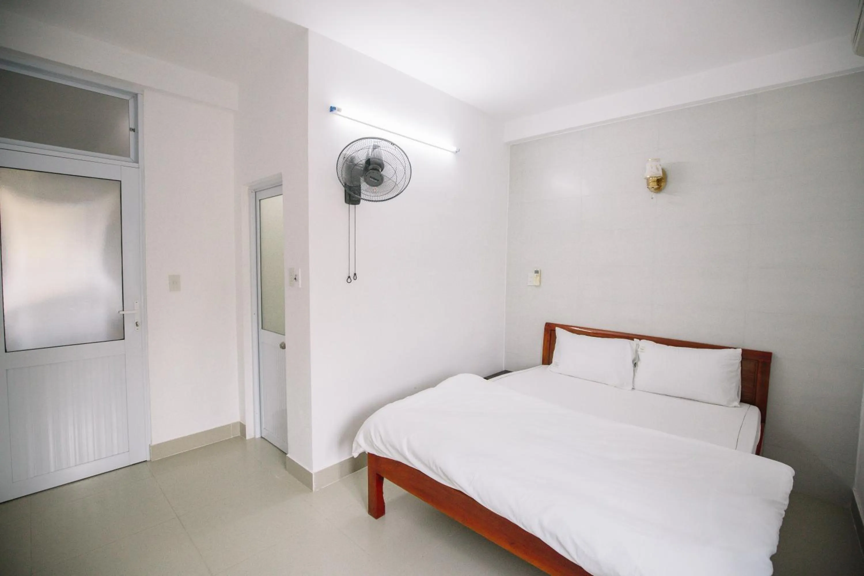 Bedroom, Bed in Lum Dong Tien Hotel