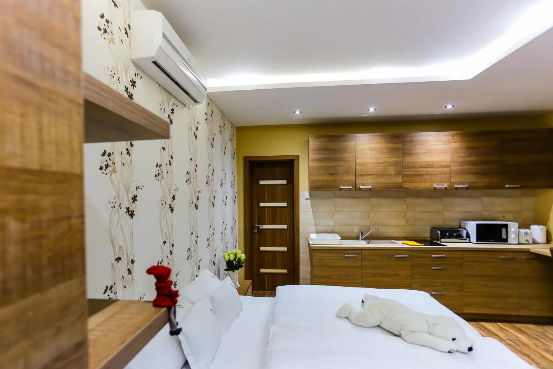 Bed in Madison Village