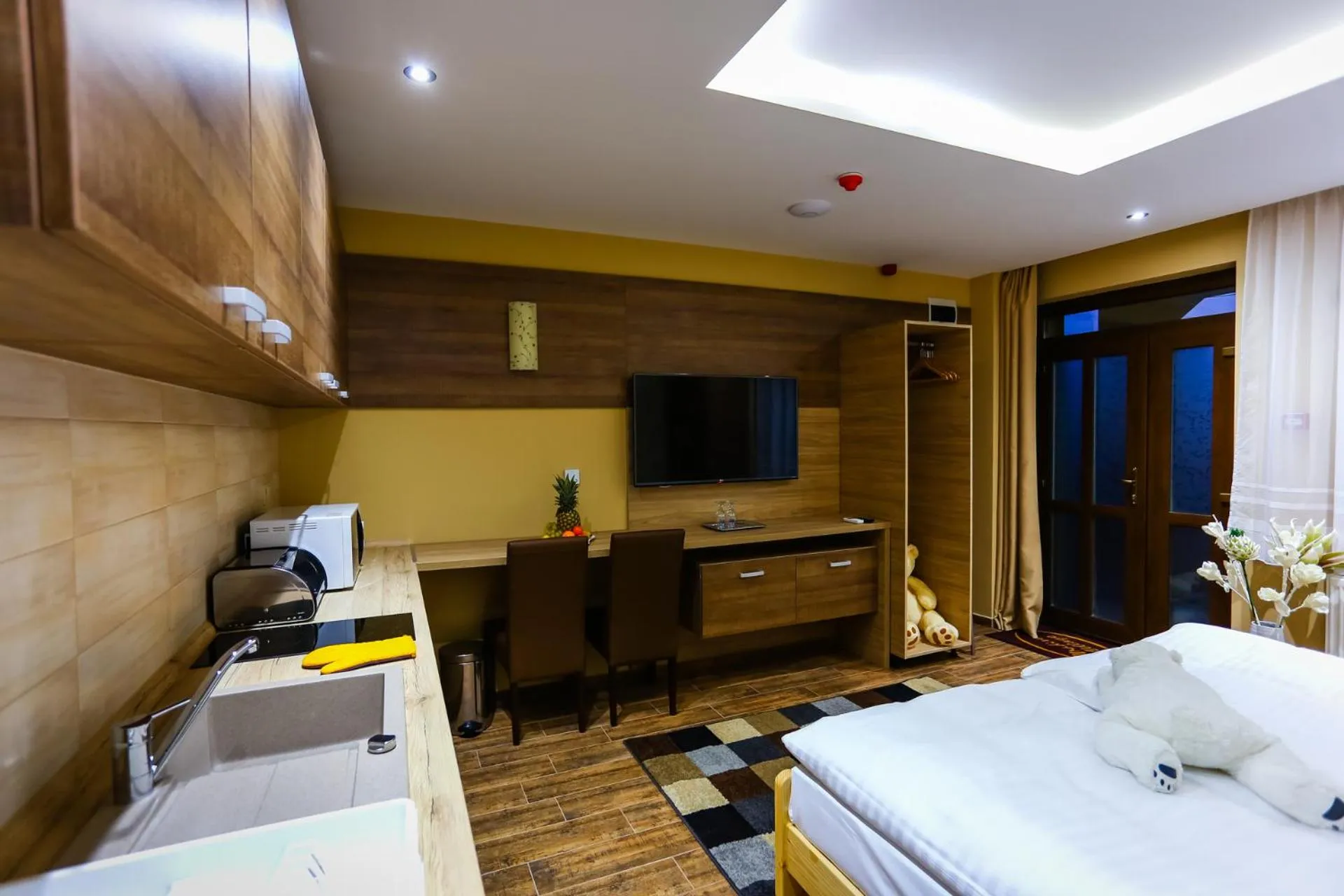 Bed in Madison Village