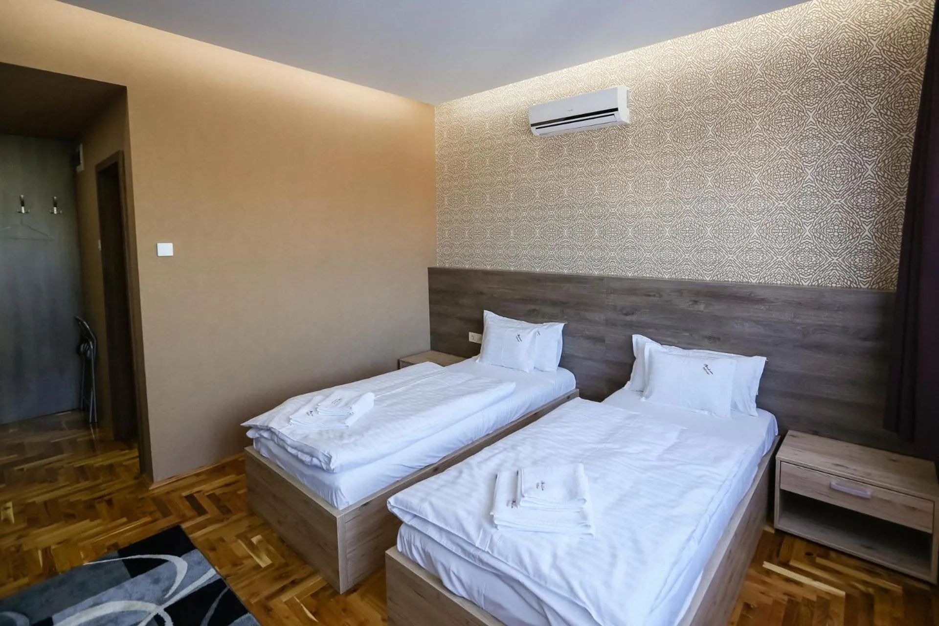 Bed in Madison Village