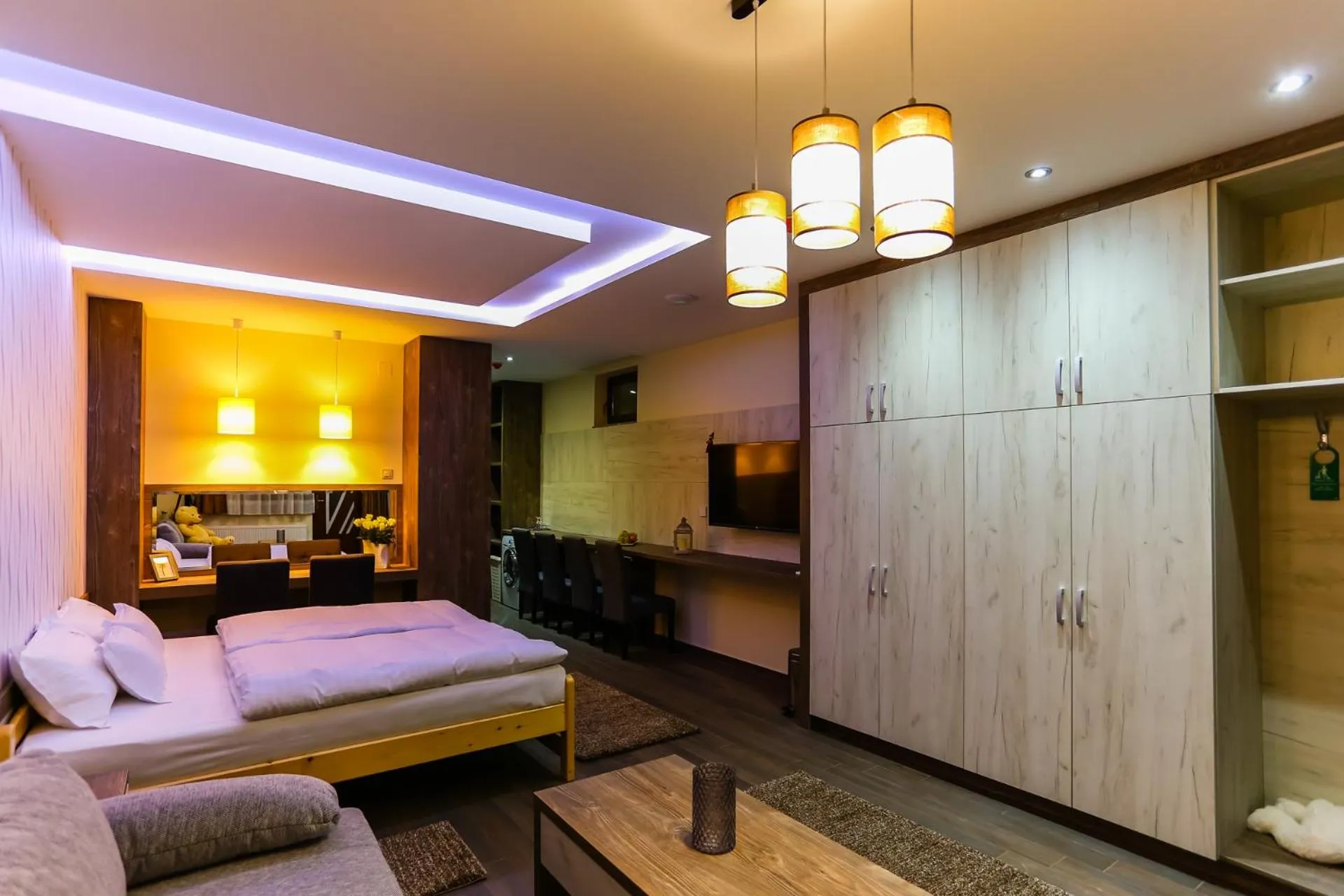 Bed in Madison Village