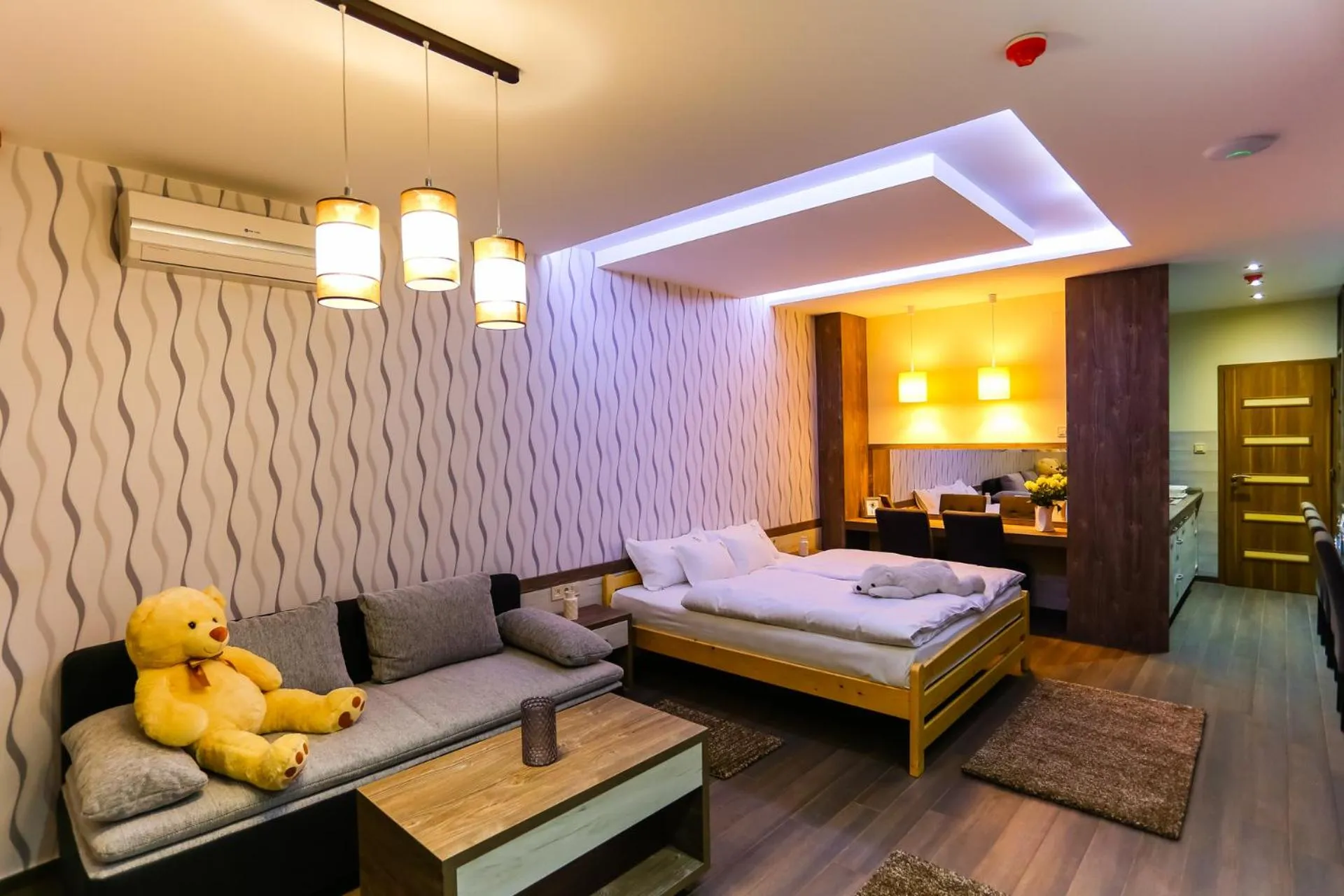 Bed in Madison Village