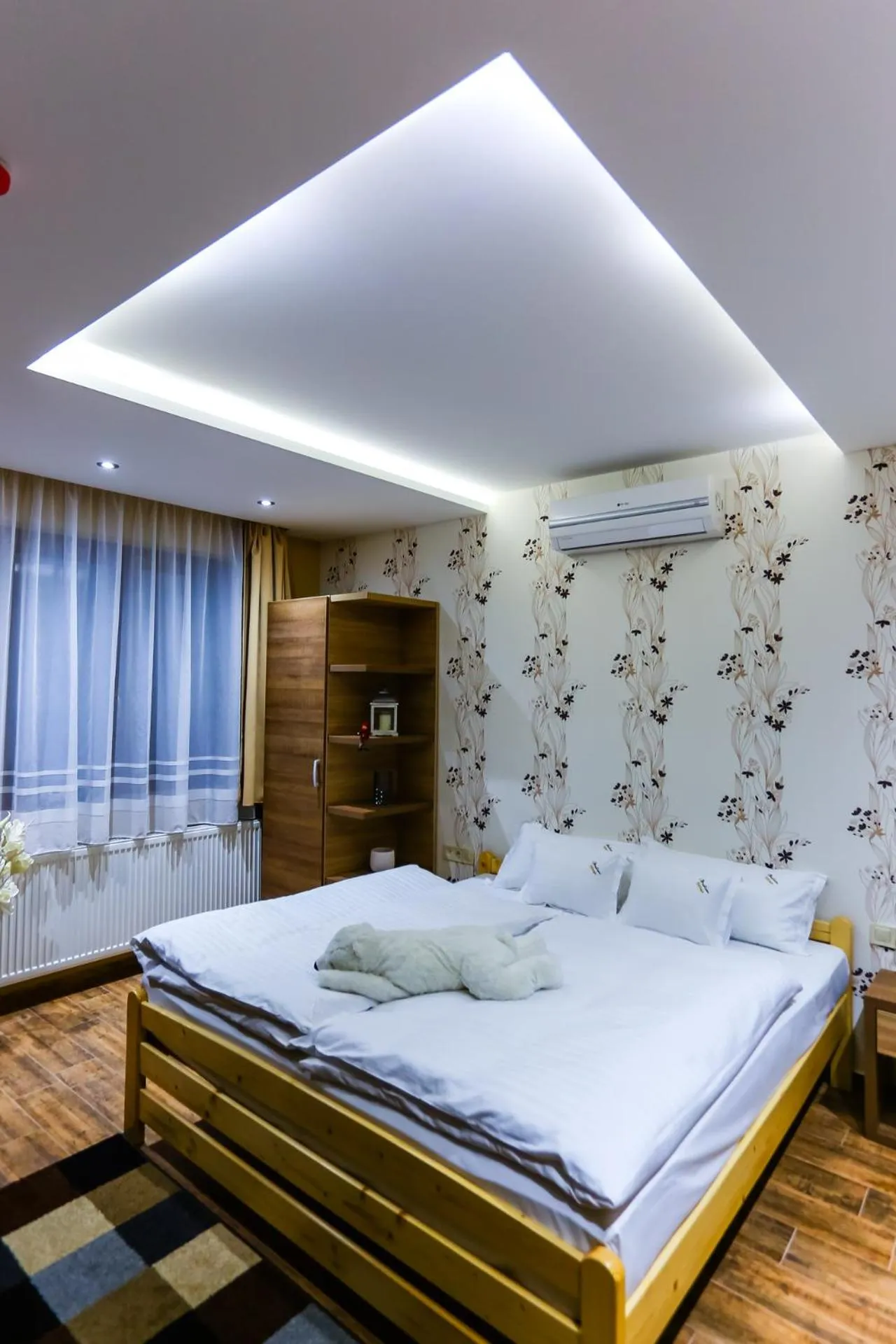 Bed in Madison Village