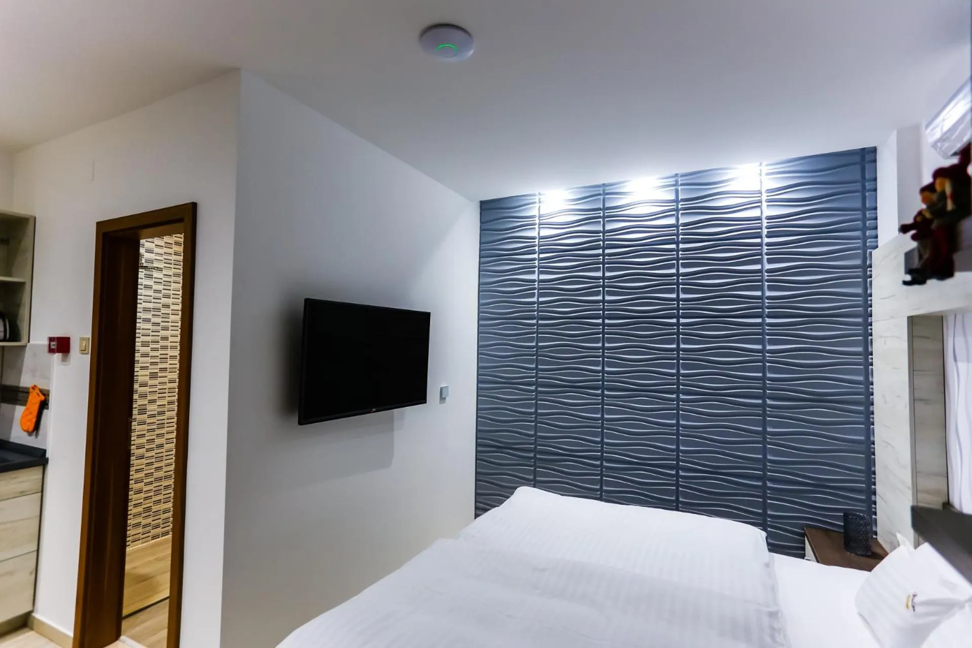 Bed in Madison Village