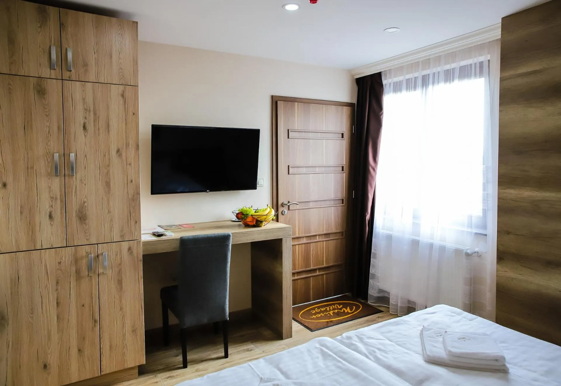 Bed in Madison Village