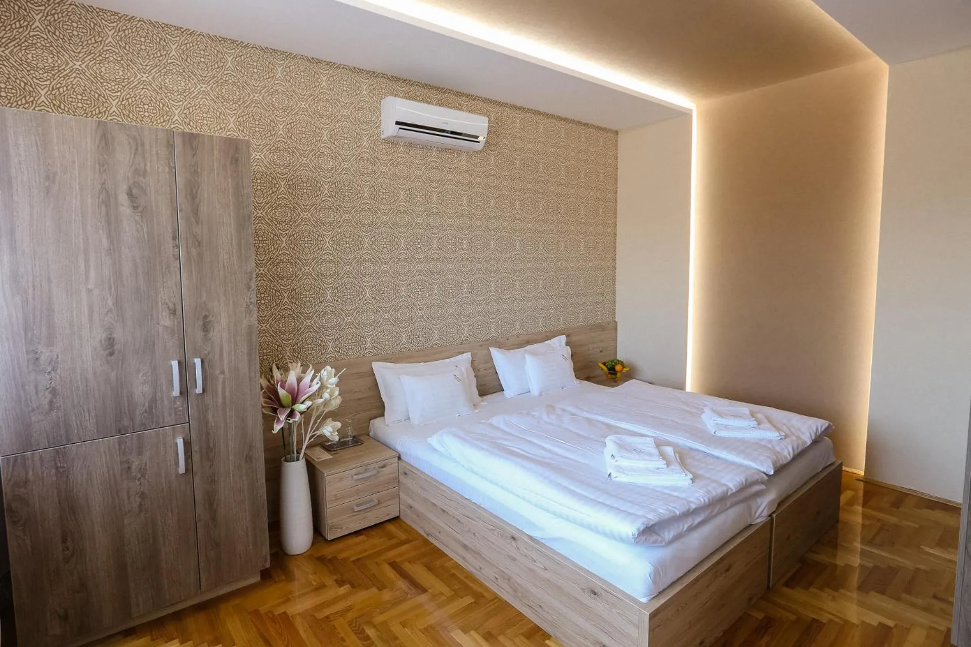 Bed in Madison Village