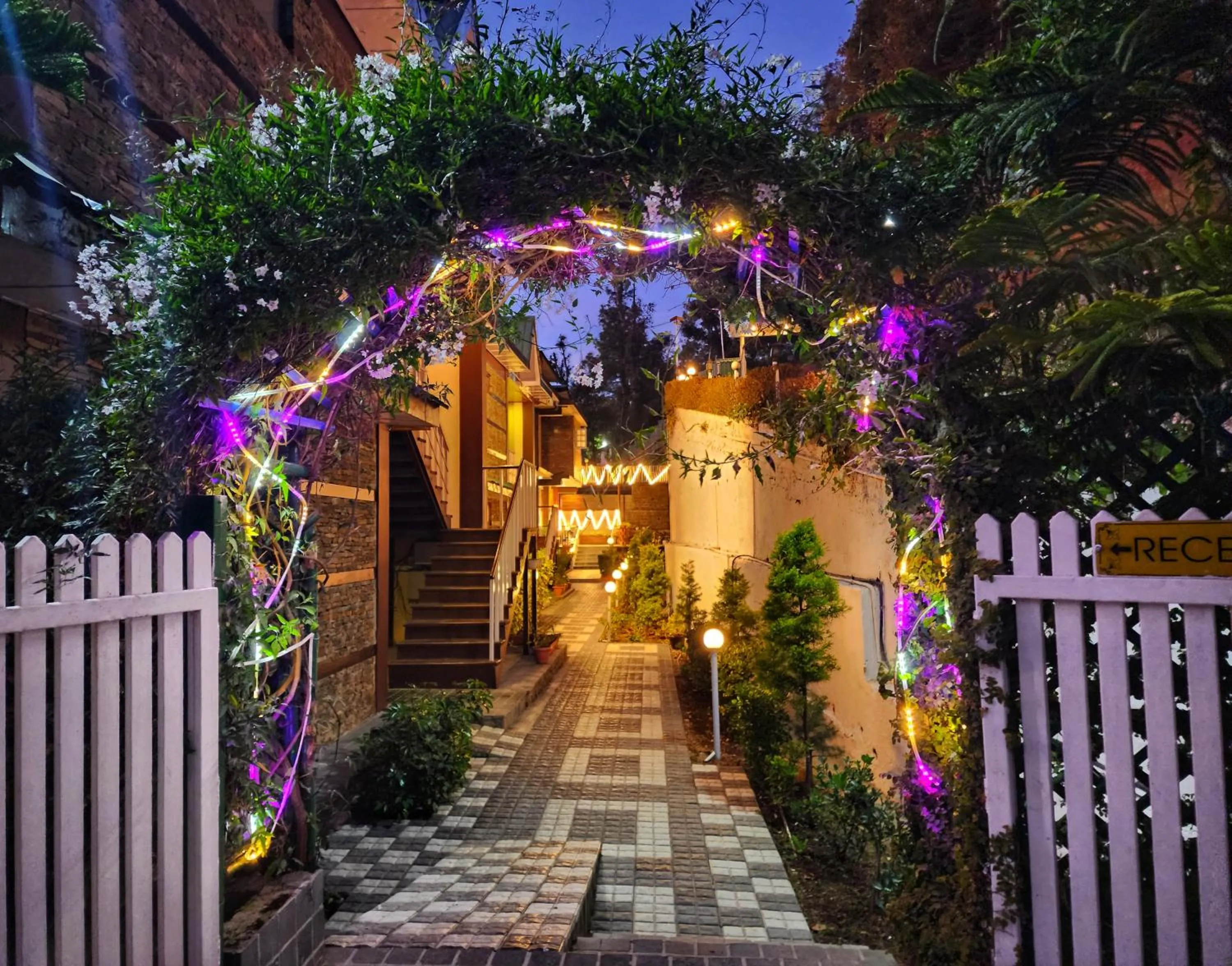 KAMNA HILL RESORT a Boutique cottages