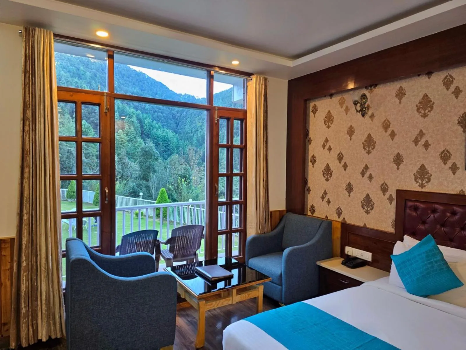 Bed in KAMNA HILL RESORT a Boutique cottages