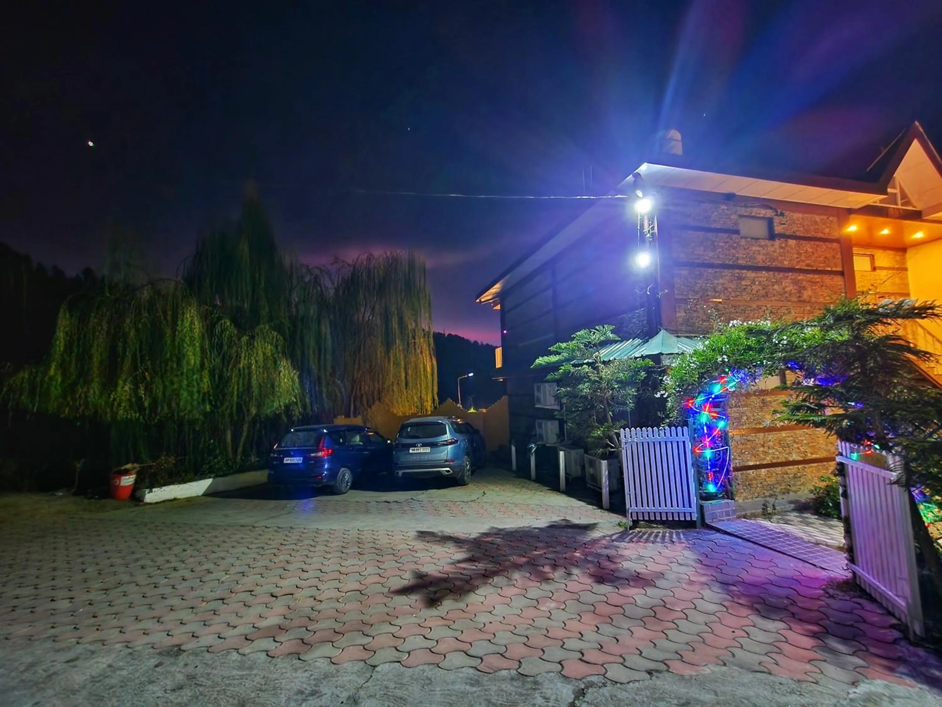 KAMNA HILL RESORT a Boutique cottages