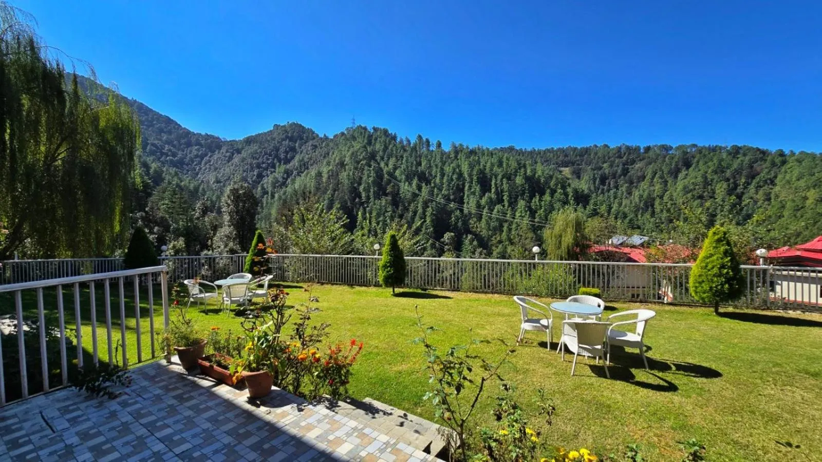 KAMNA HILL RESORT a Boutique cottages