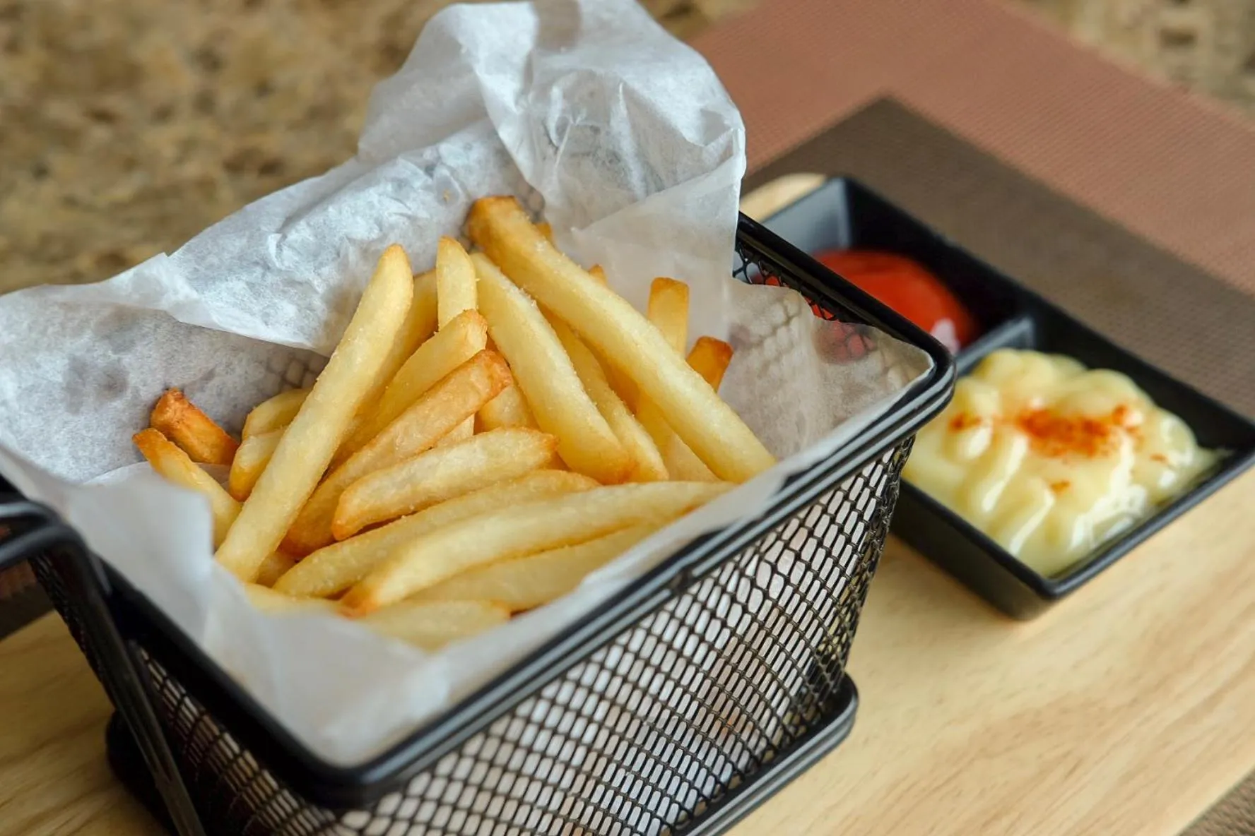 Restaurant/places to eat in Methavalai Residence Hotel